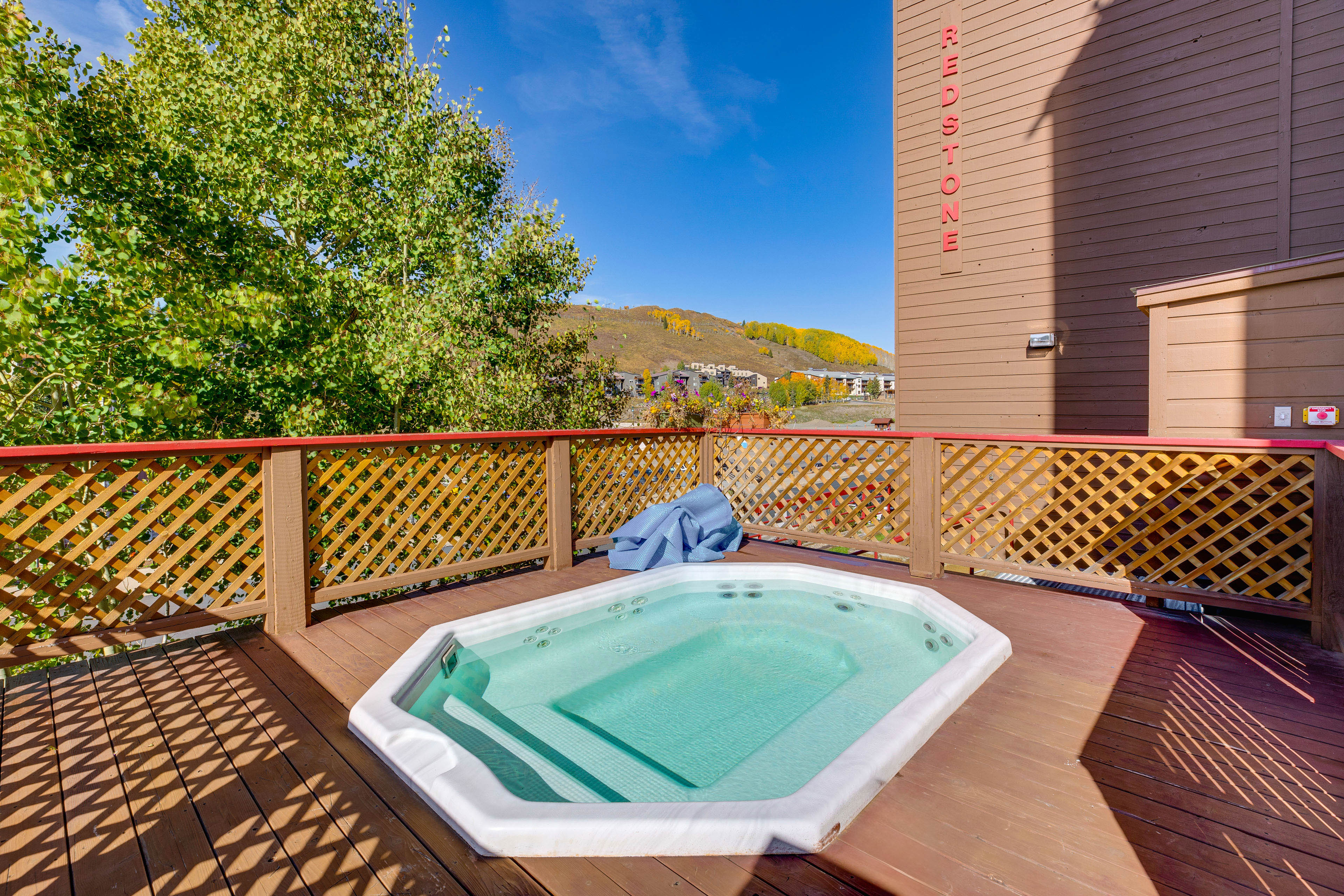 Walk to Lift: Mtn-View Crested Butte Condo w/ Loft