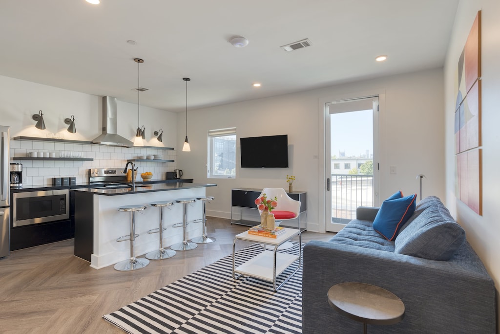 Living area off the balcony. 