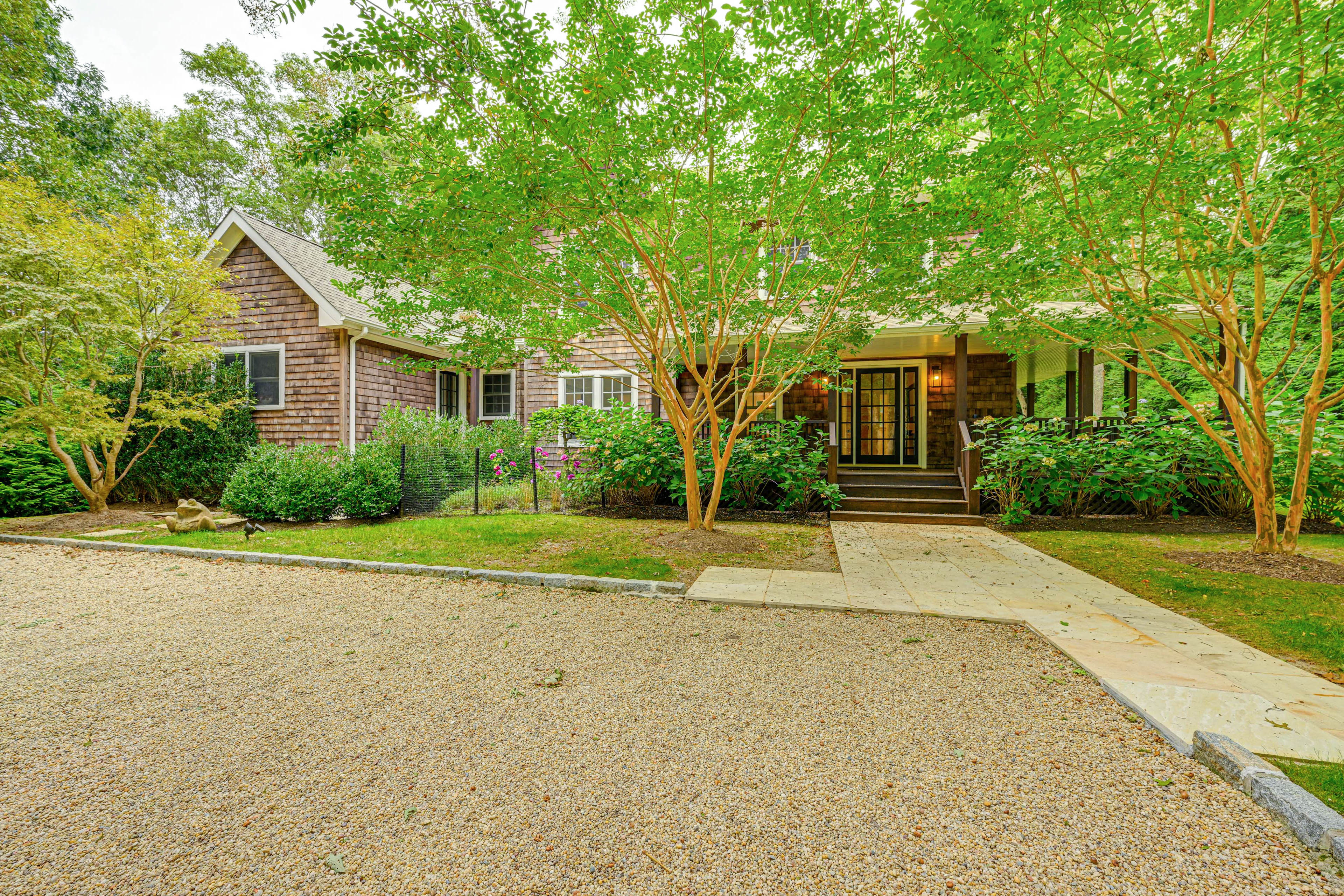 2 Mi to Beach: Dog-Friendly Home in Wainscott!