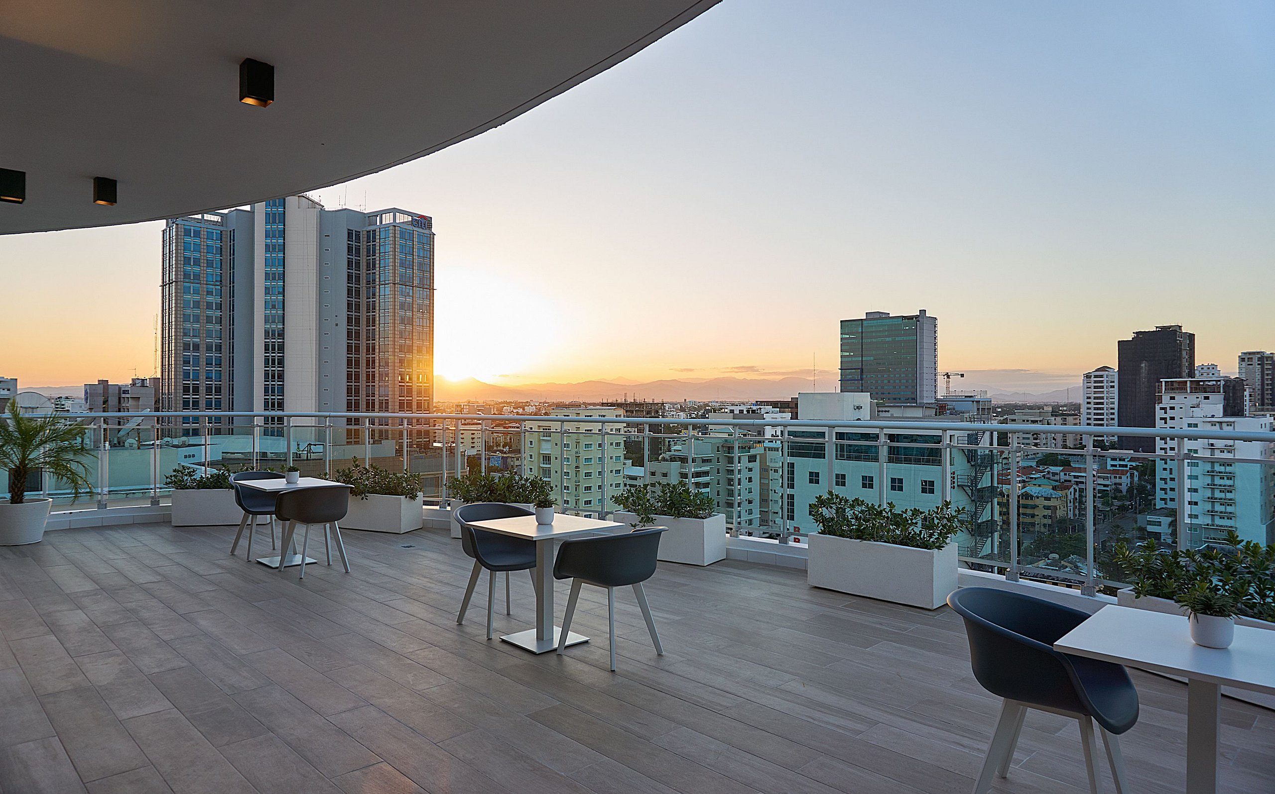  Designer Loft: City Views 1BR Piantini