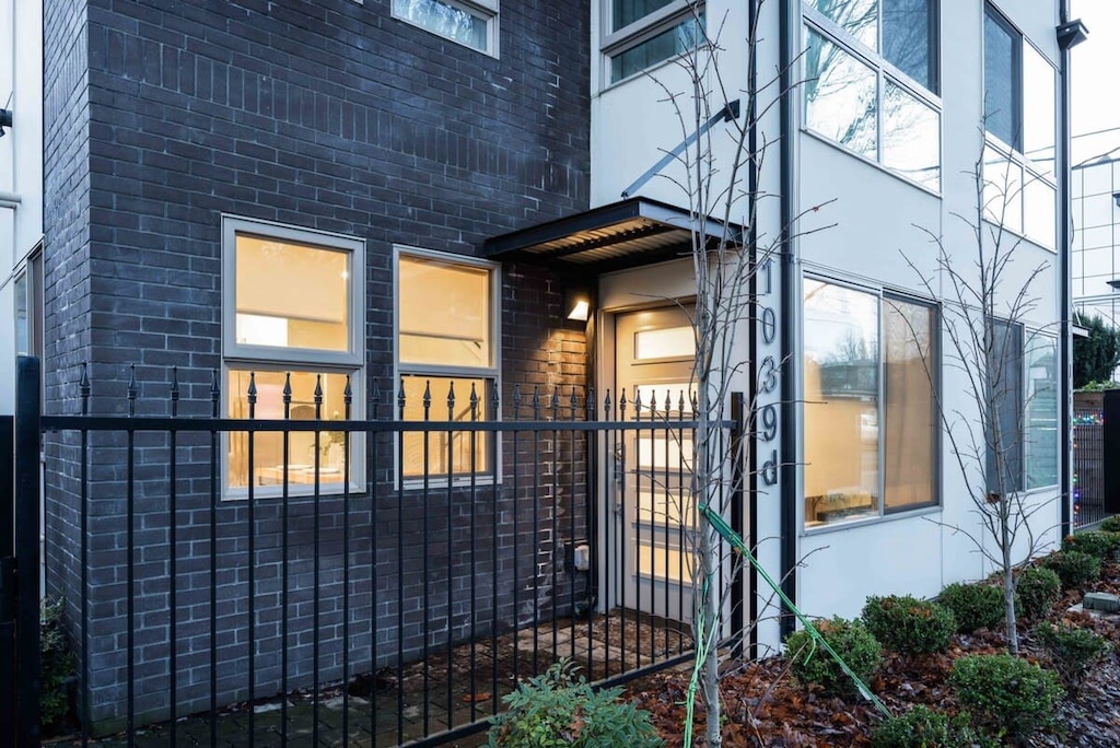 It's a newly build modern townhome