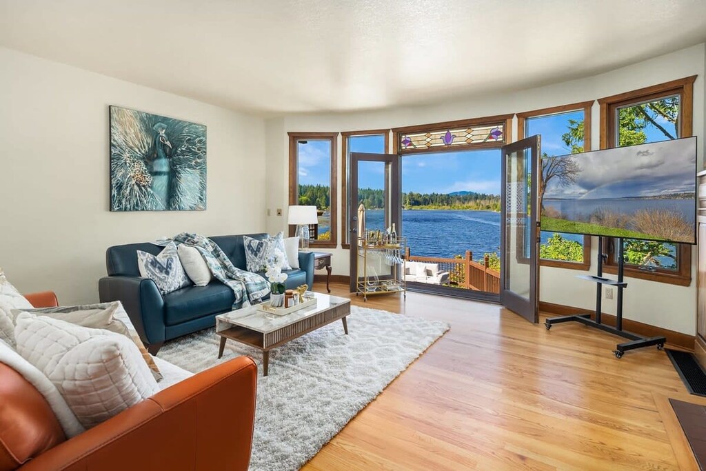 Here is the living room with 180 degree wide open lake view