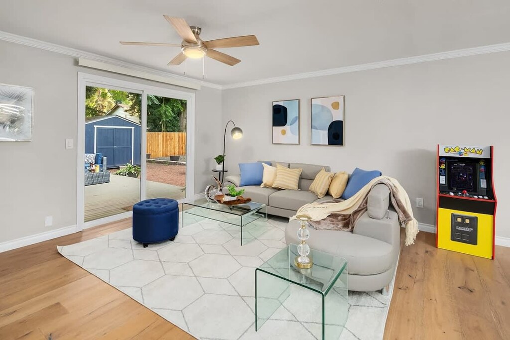 PaC-Mac wants to play with you!