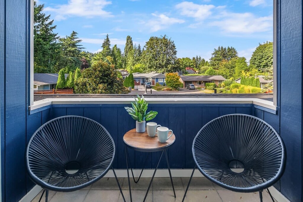 Have a cup of coffee in this cozy 2nd floor balcony.