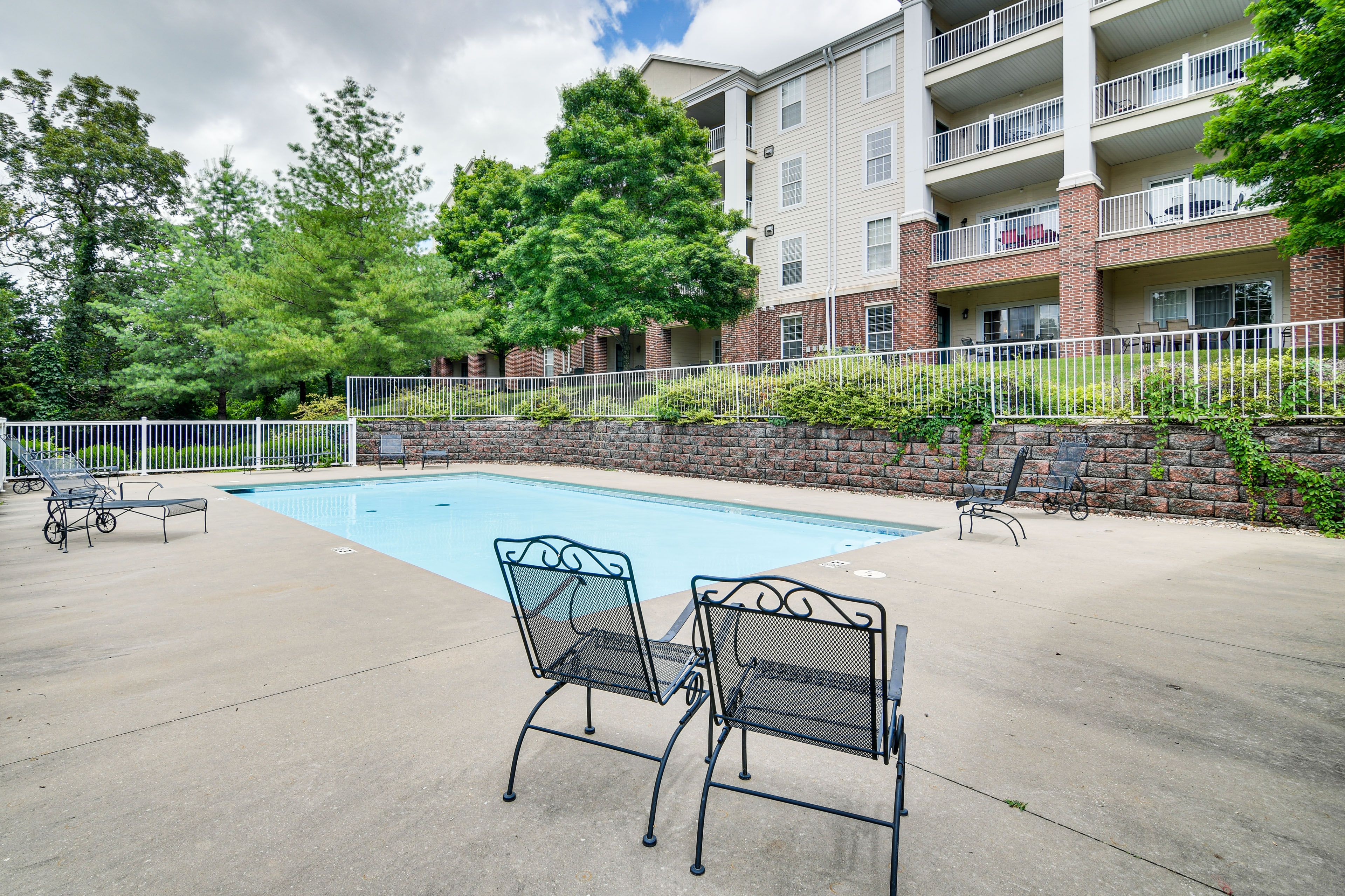 Quiet Condo w/ Patio: 3 Mi to Dtwn Branson!