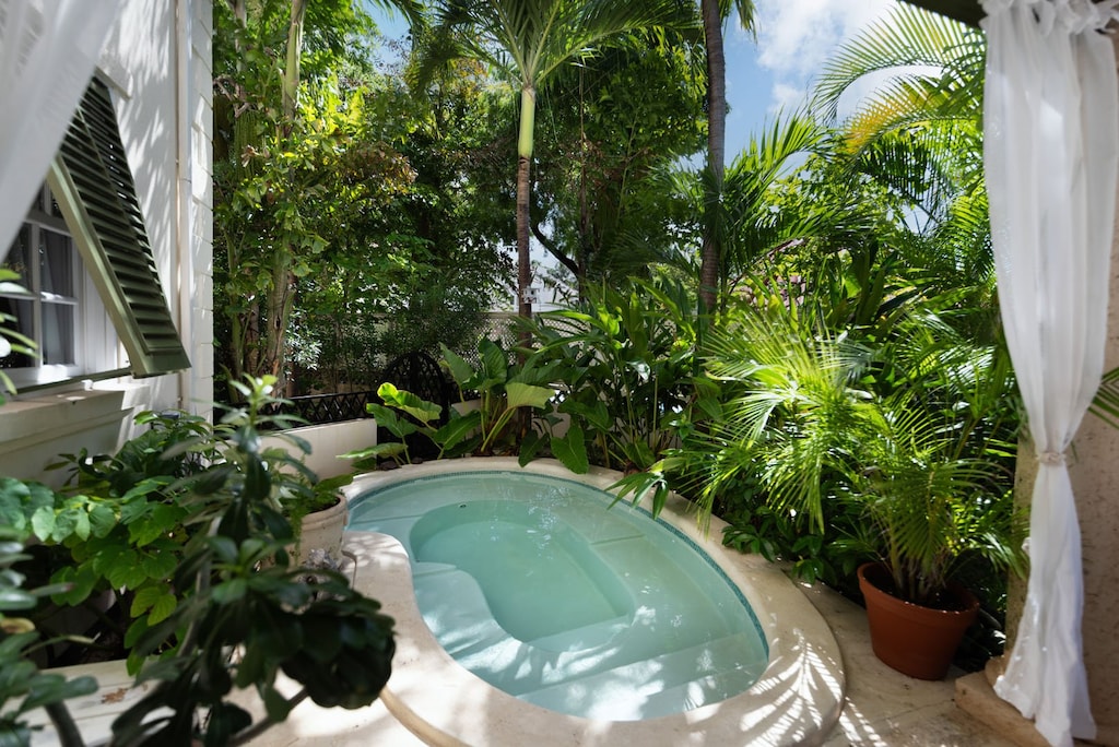 Beacon Hill 202-Moonshadow: Lush landscaping surrounds the private plunge pool