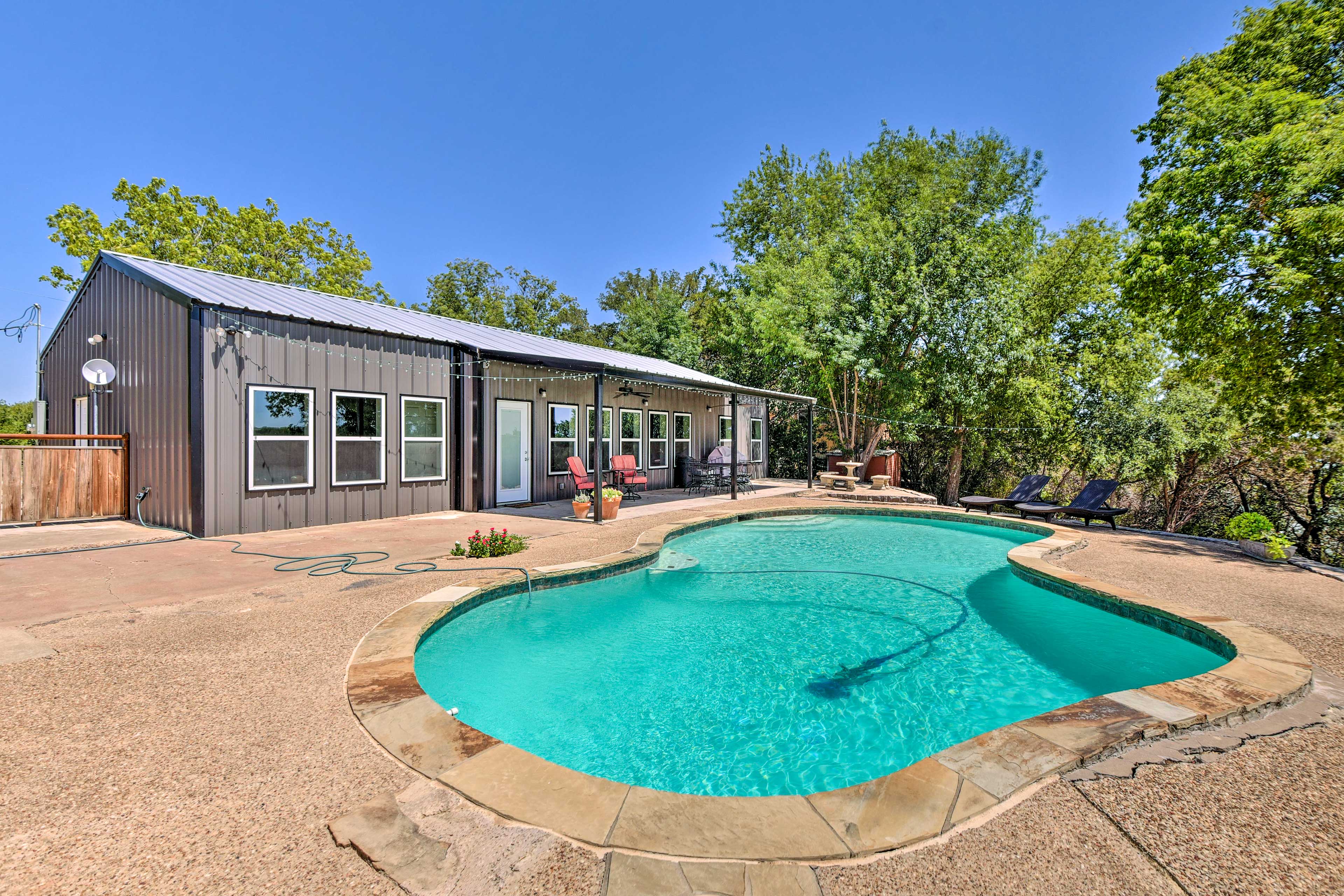 Property Image 1 - Spacious Palo Pinto Home: Private Dock & Pool