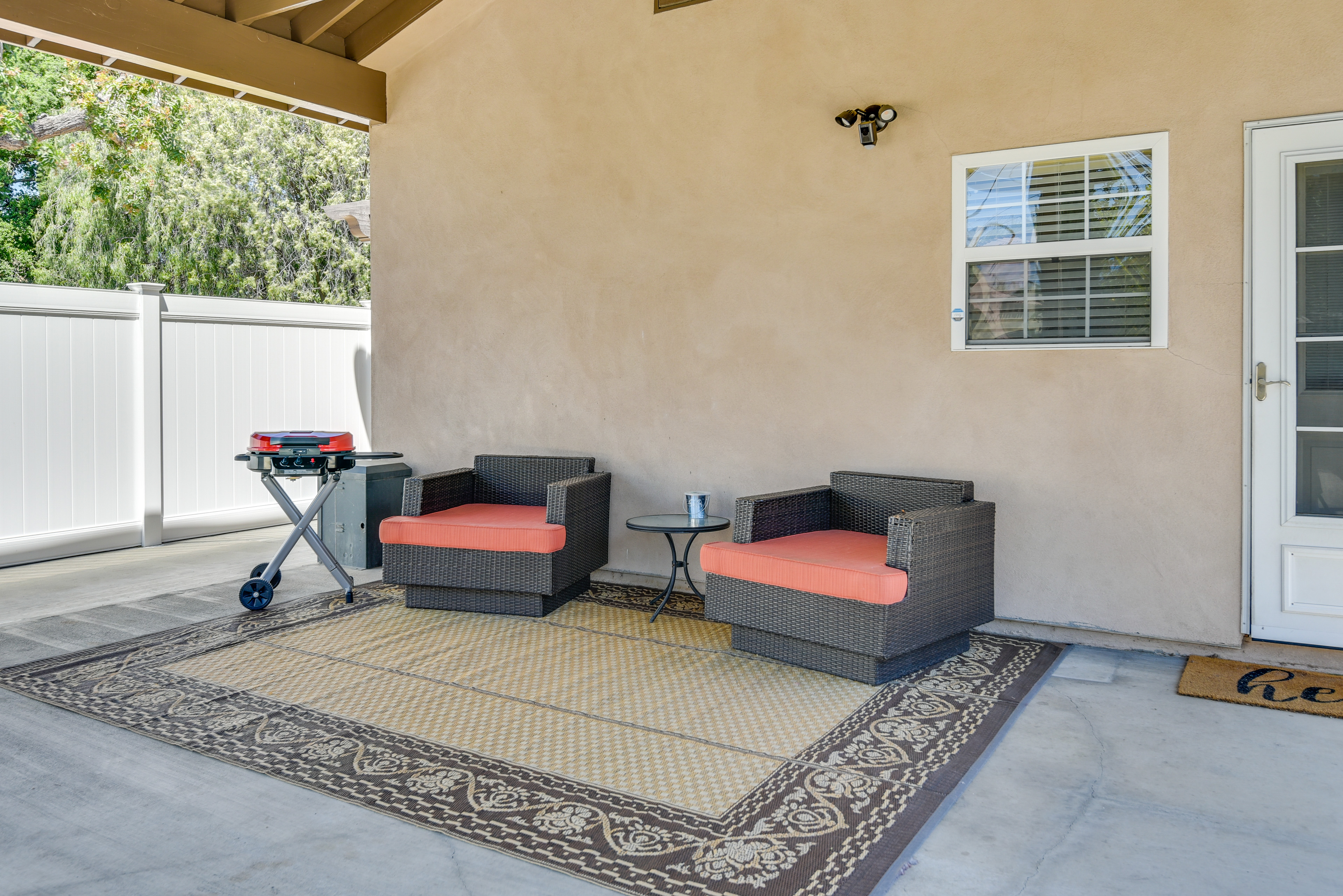 Luxe Pasadena Casita w/ Fireplace & Grill