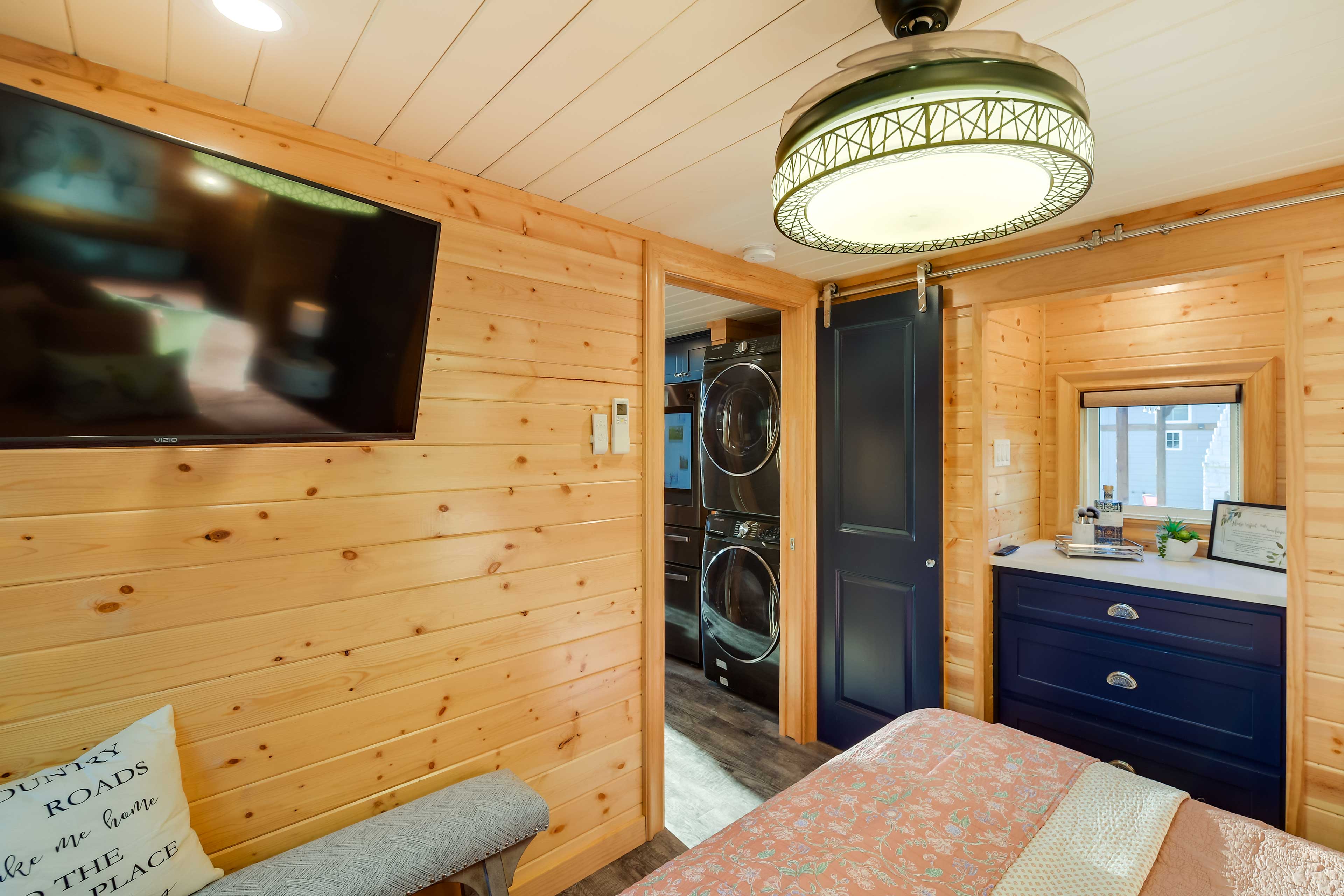 Shared Outdoor Pool & Patio: Whitney Retreat!