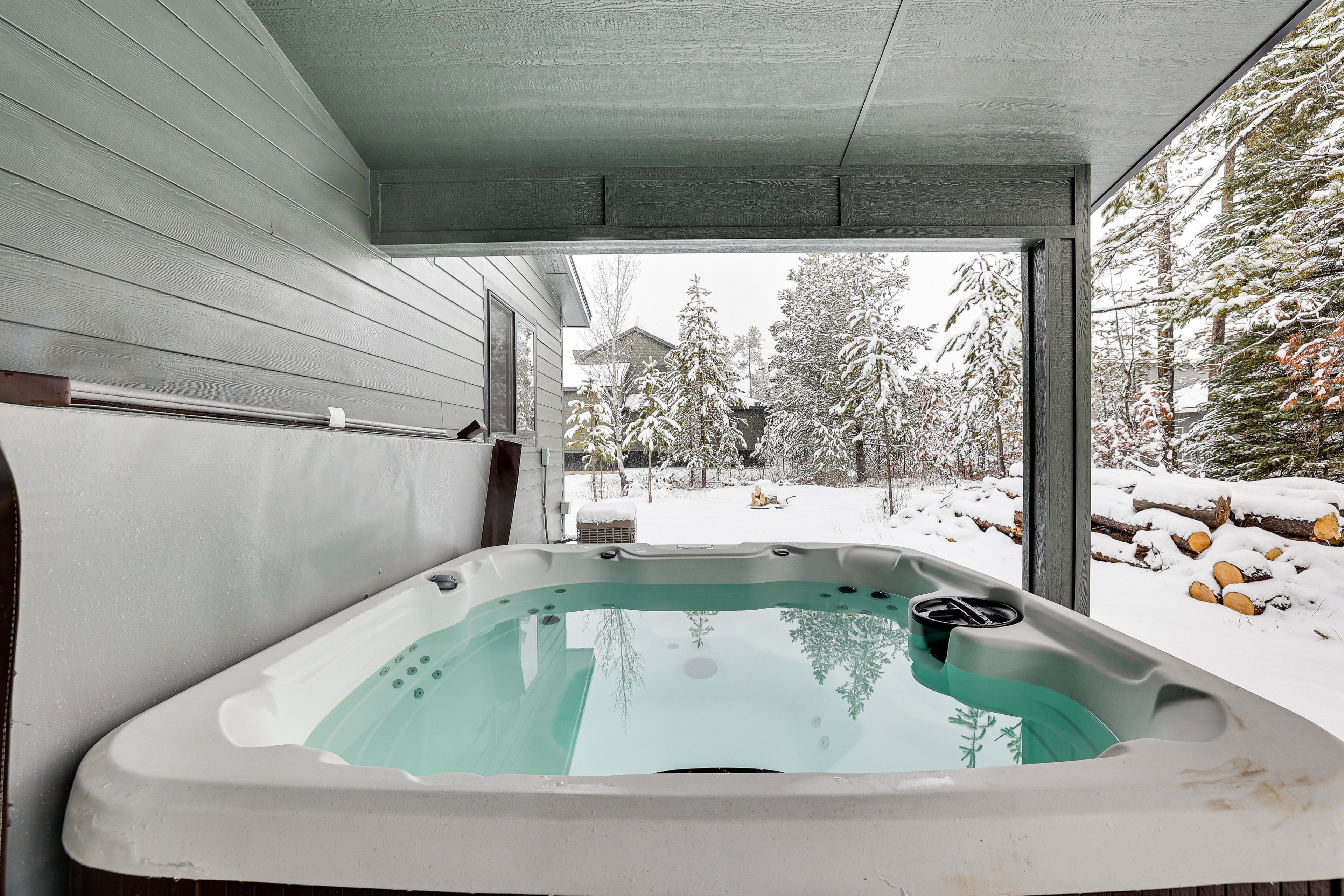 Property Image 2 - All-Season Donnelly Cabin w/ Sauna & Hot Tub!