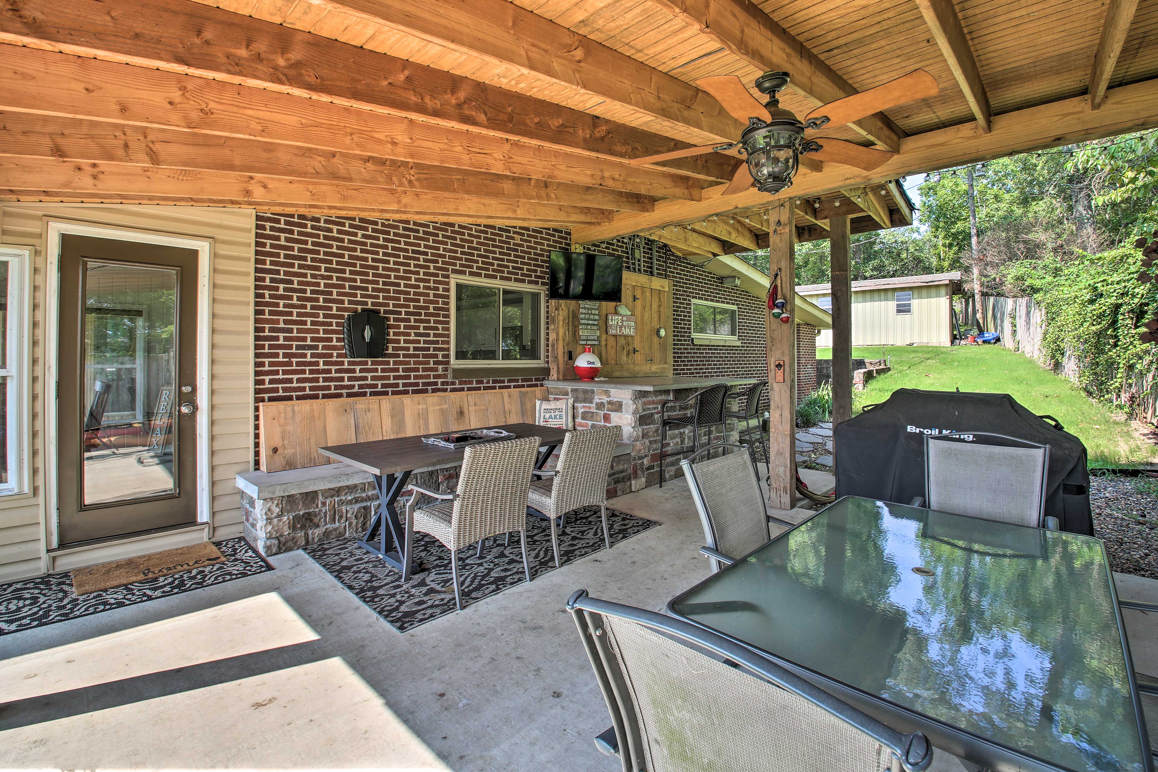 Property Image 2 - Lake Hamilton Family Escape w/ Kayaks, Dock, Grill