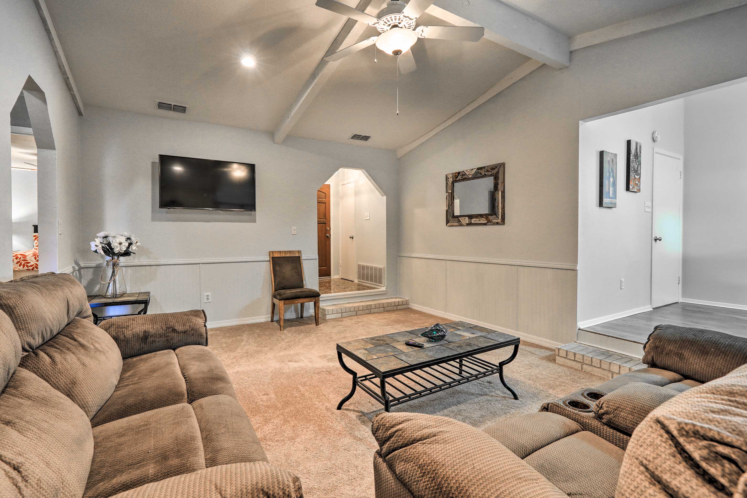 Granbury Getaway w/ Lake Views: 2 Mi to Downtown!