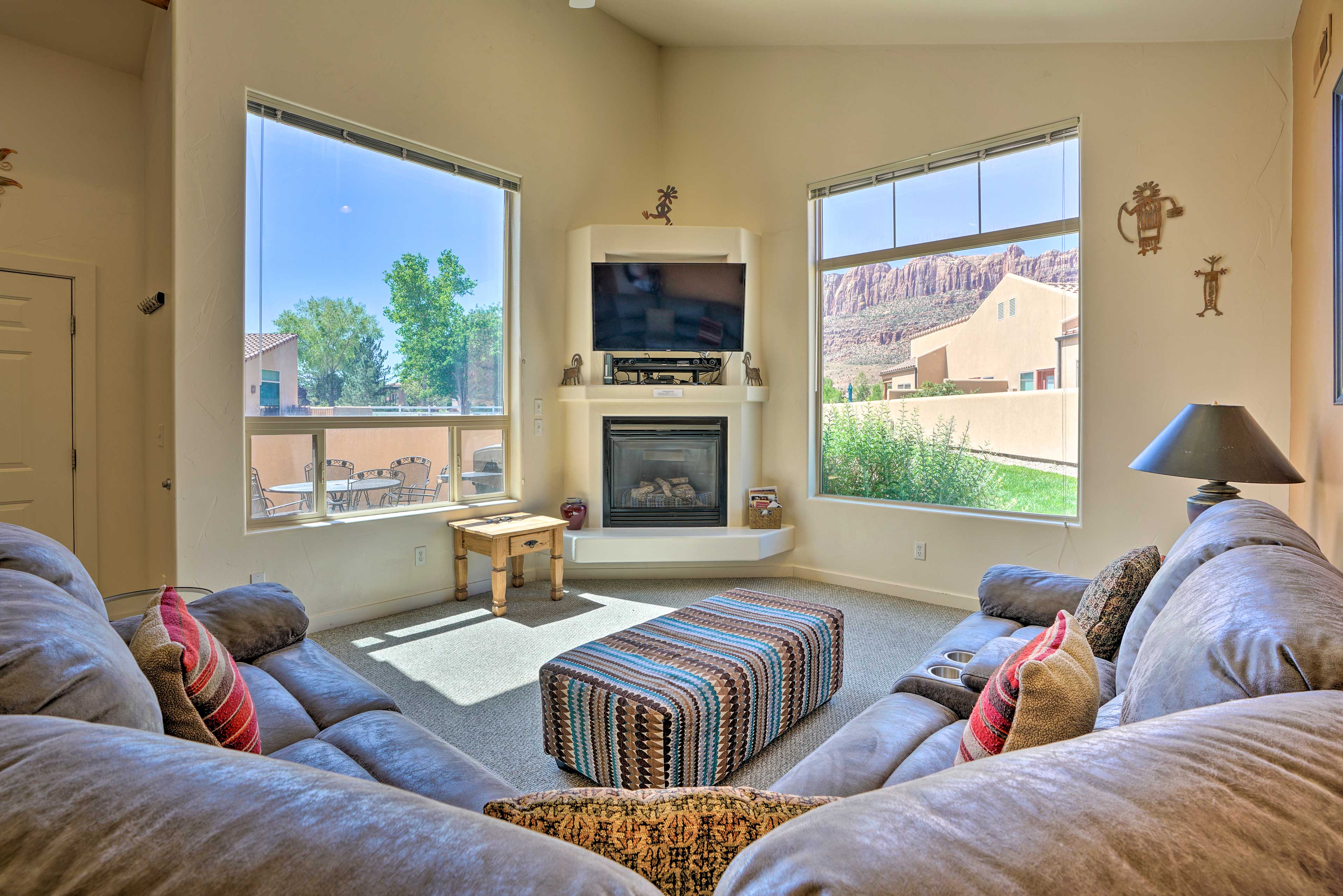 Property Image 1 - Moab Townhome w/ Pool Access + Stunning Mtn Views!