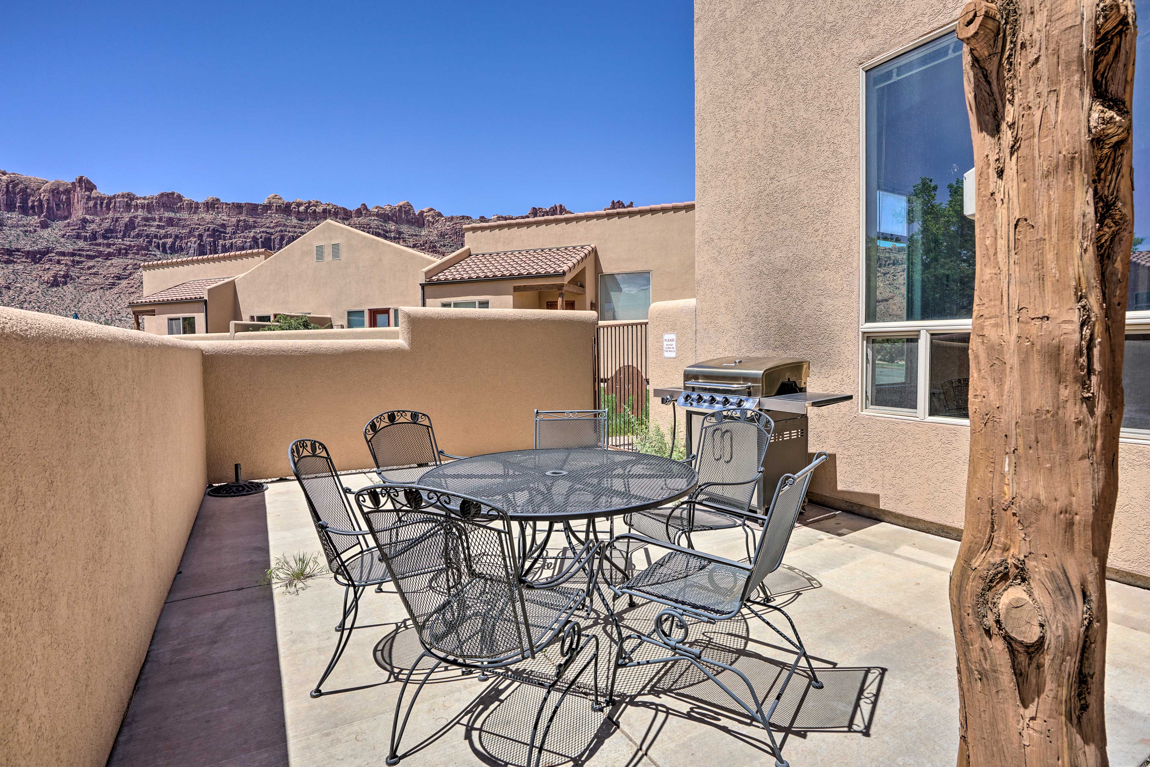 Property Image 2 - Moab Townhome w/ Pool Access + Stunning Mtn Views!