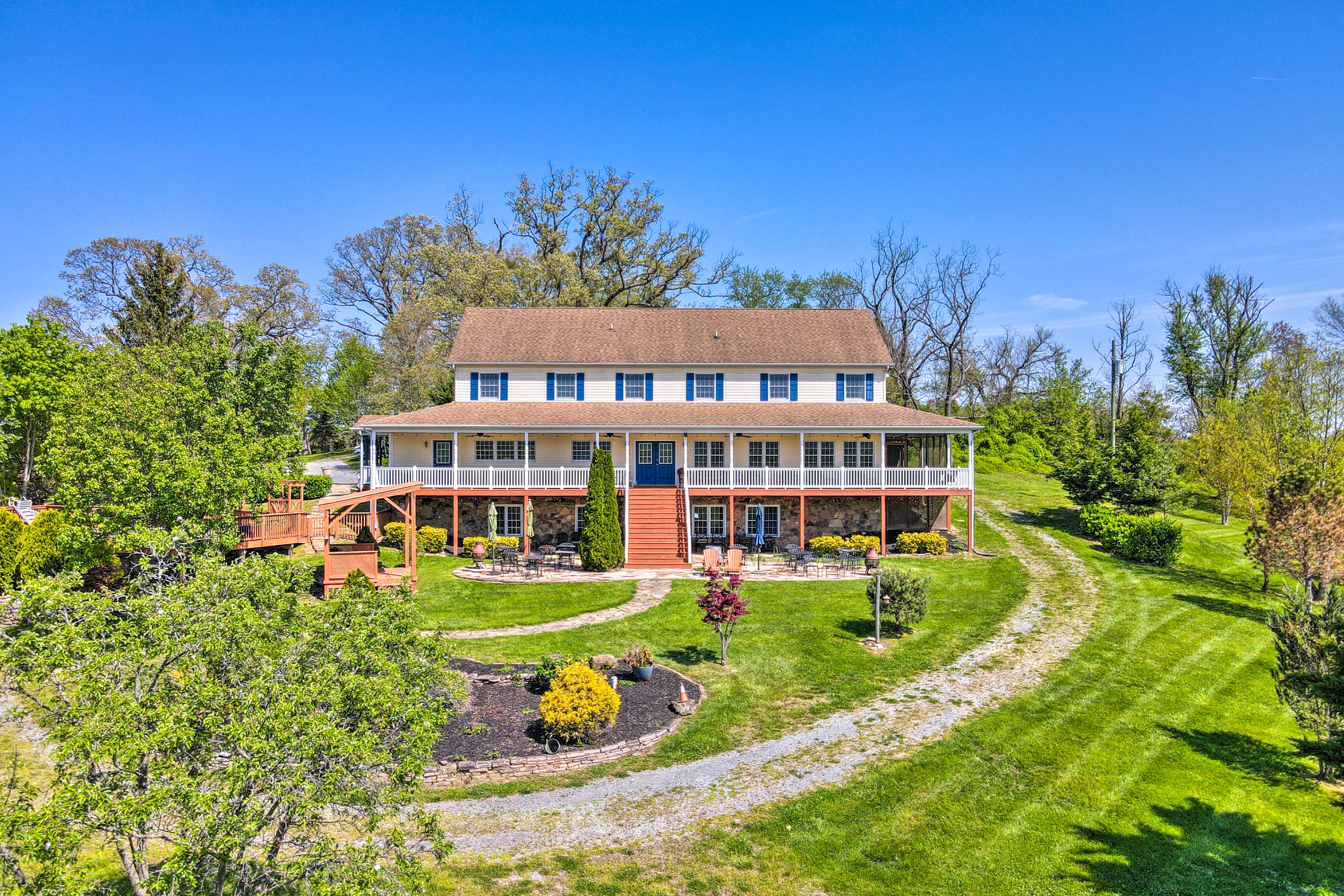 Property Image 2 - Stunning Former Winery w/ Pool & Mtn Views!