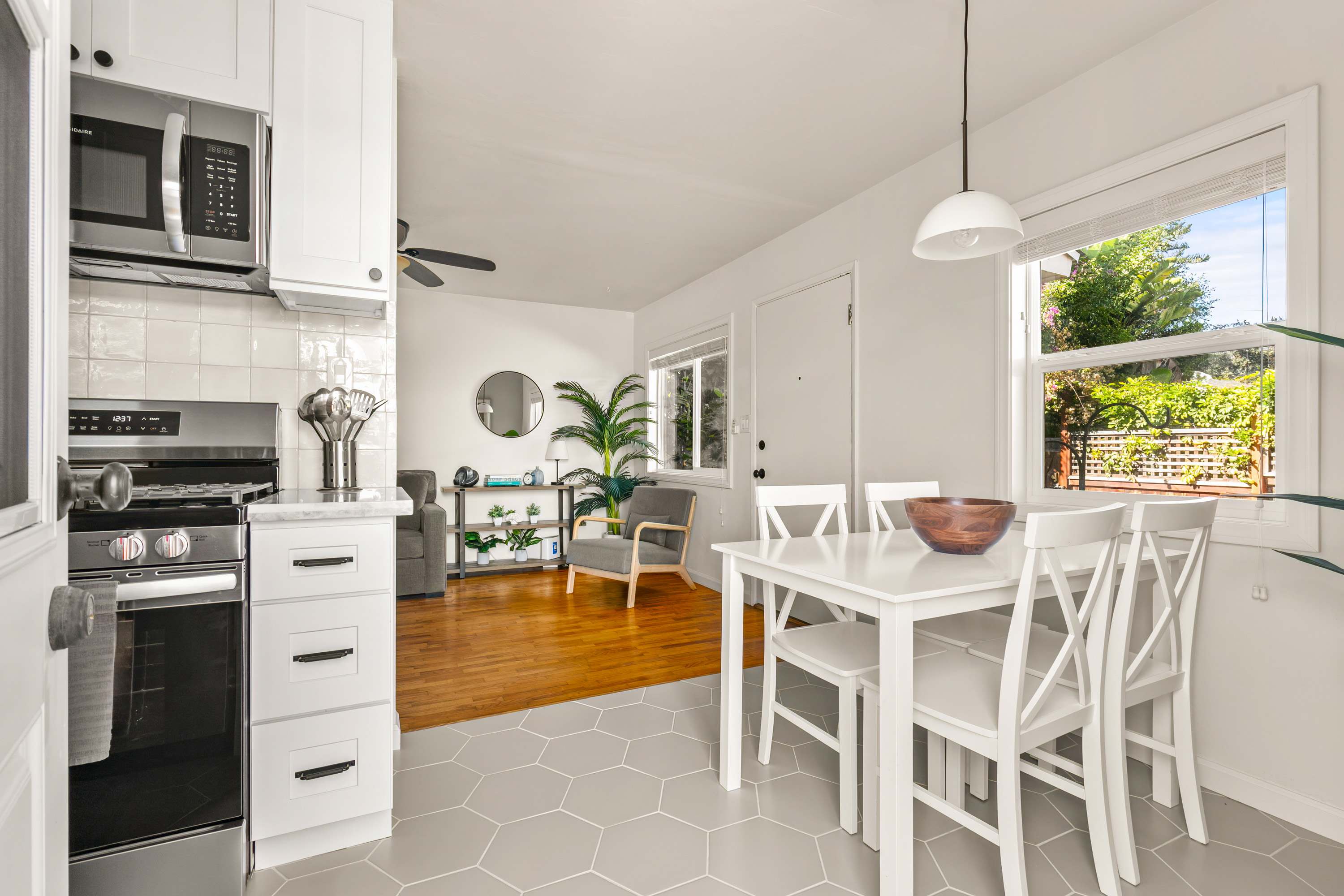 New Kitchen Remodel! Brand new appliances!