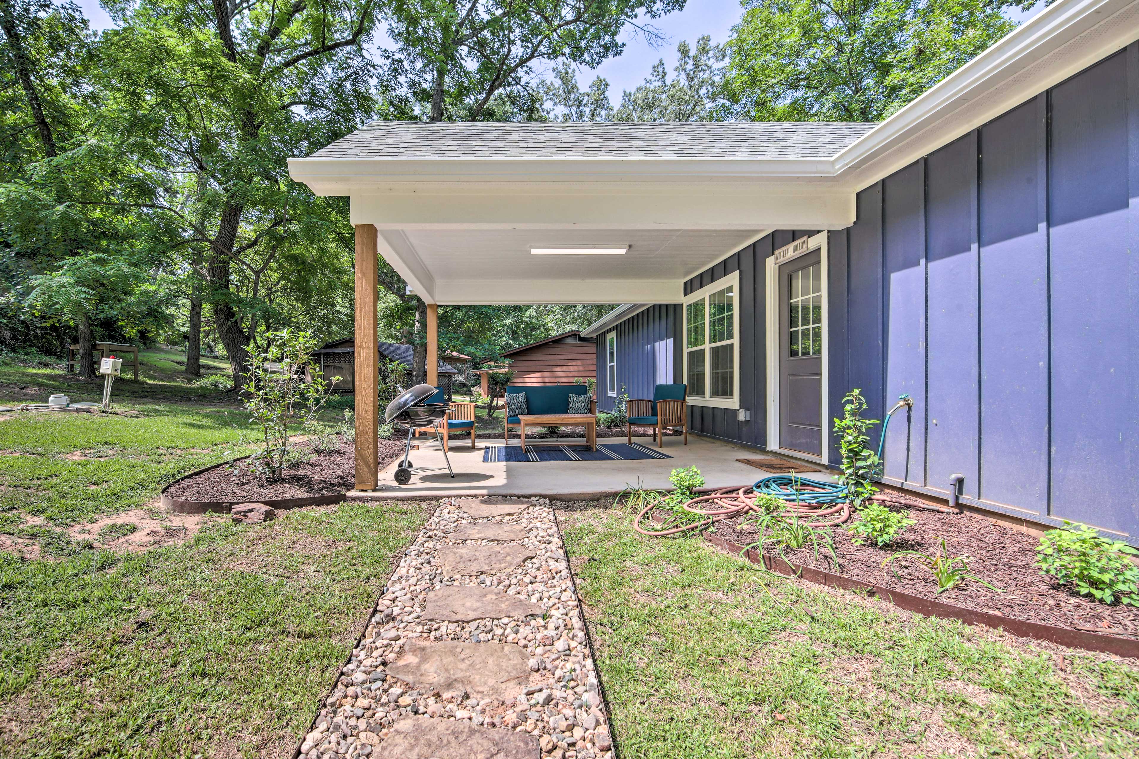 Stunning Avinger Retreat on Lake O' the Pines