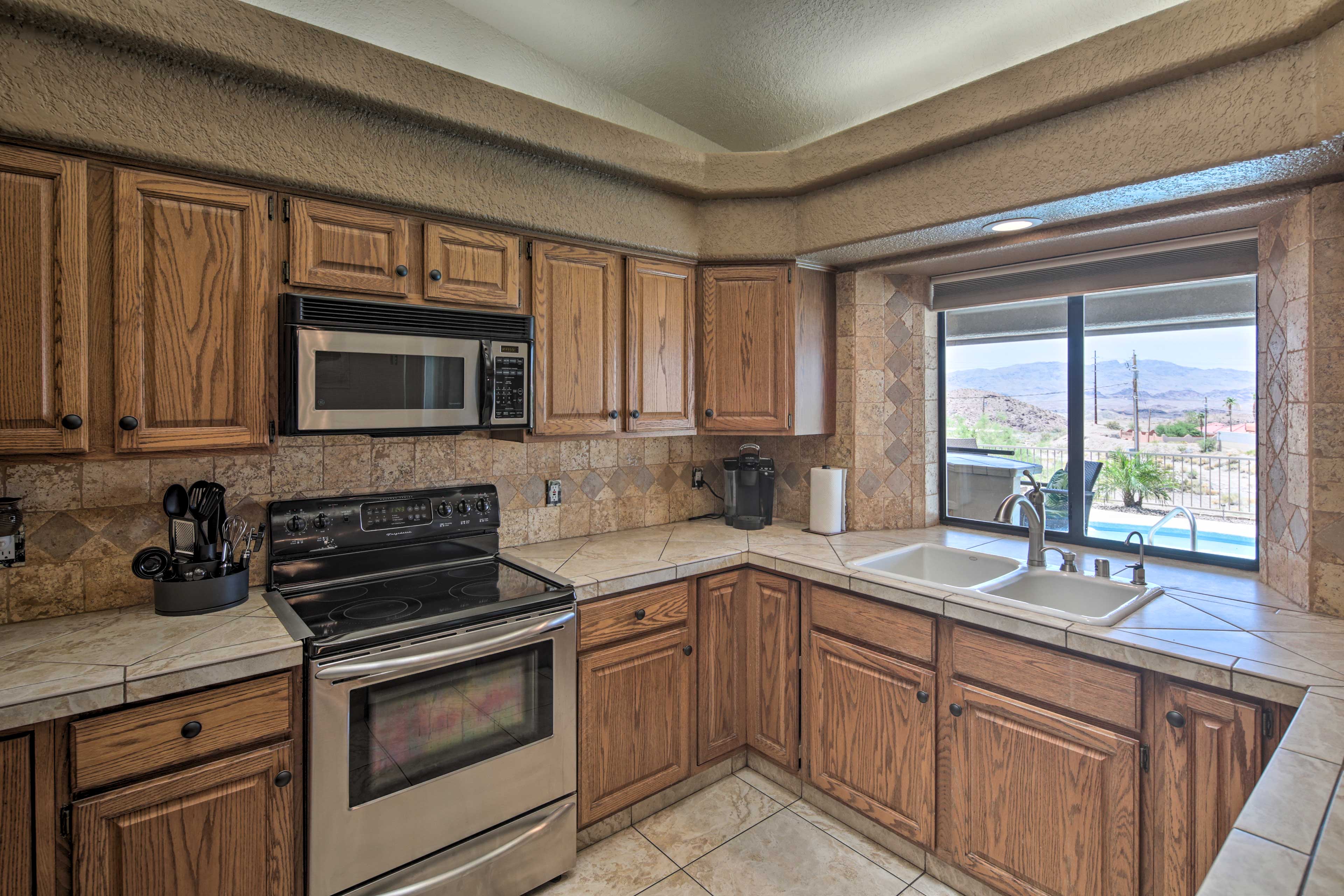 Lake Havasu Home w/ Heated Pool, Spa & Mtn Views!