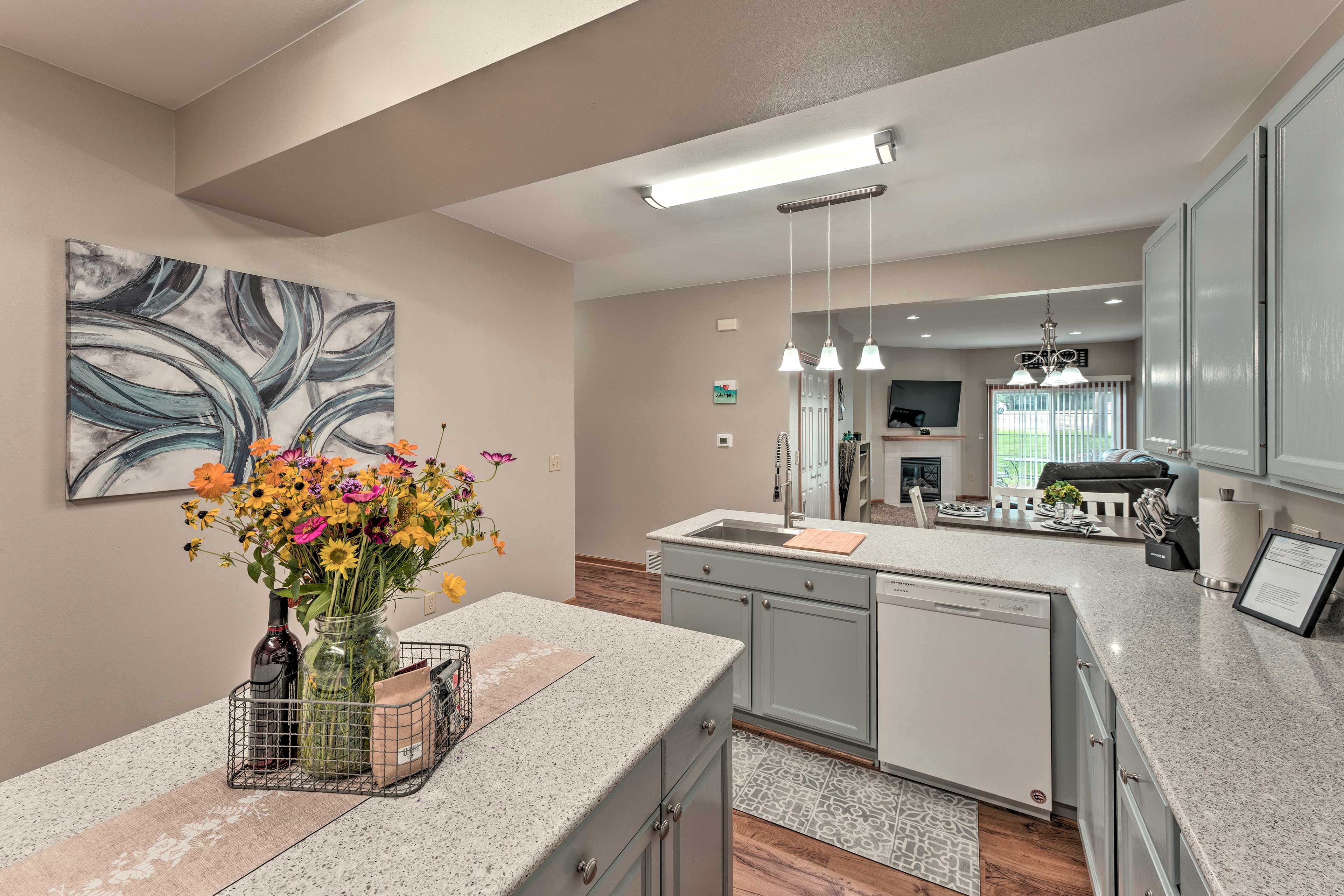 Lake Mills Retreat: 1 Mi to Beaches & Dining!