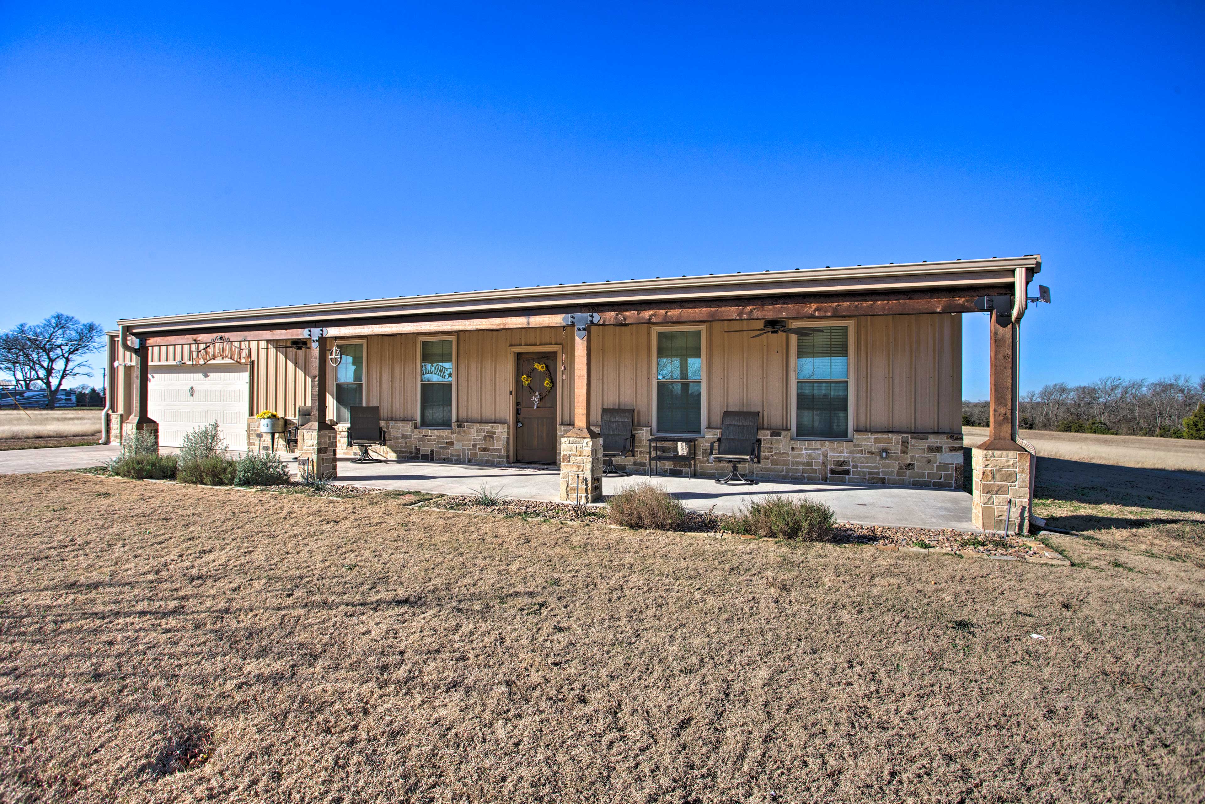 Charming Anna Ranch Home w/ Grill on 13 Acres! - Home Rental in Anna