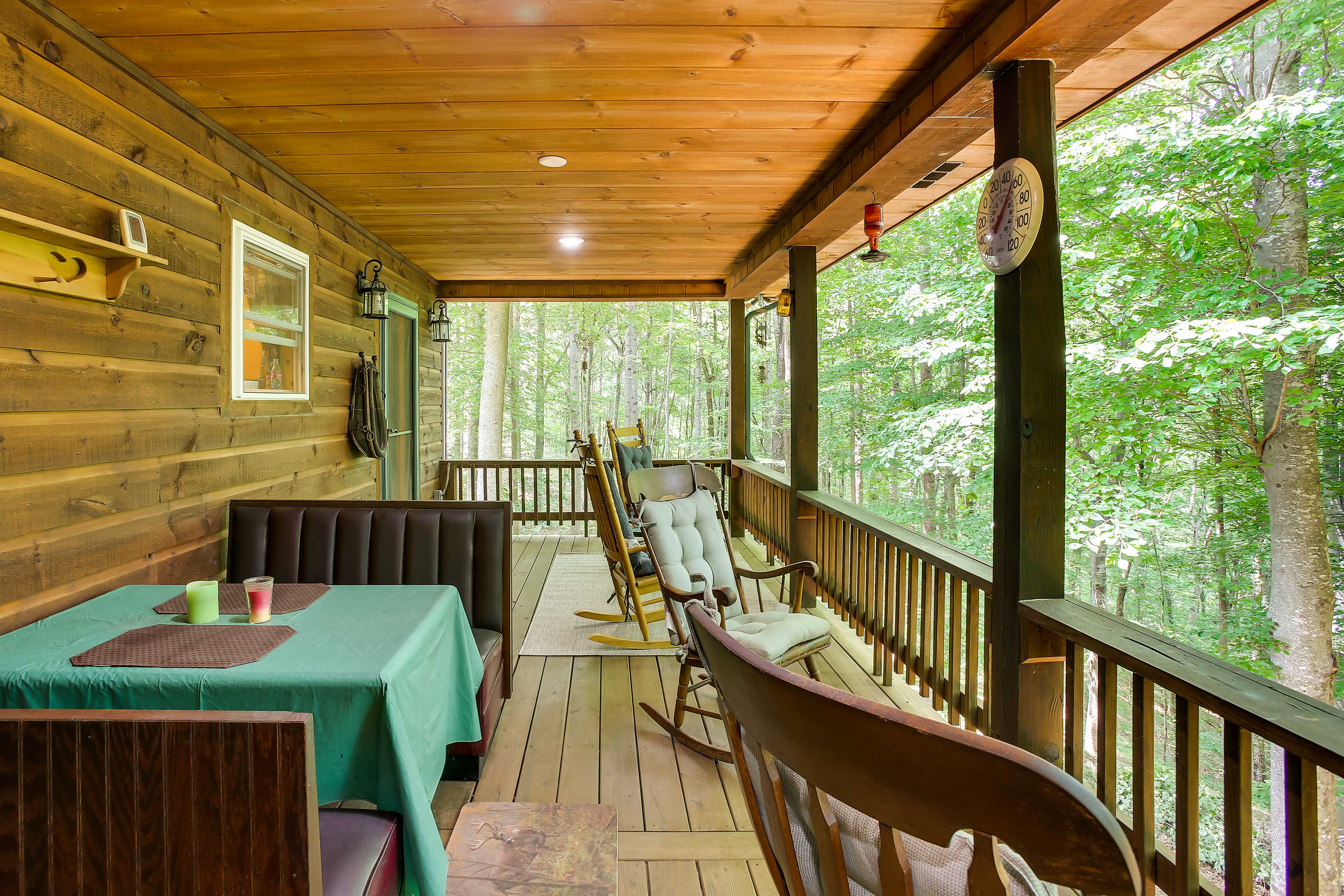 Property Image 1 - Pet-Friendly Byrdstown Cabin w/ Fire Pit & Porch!