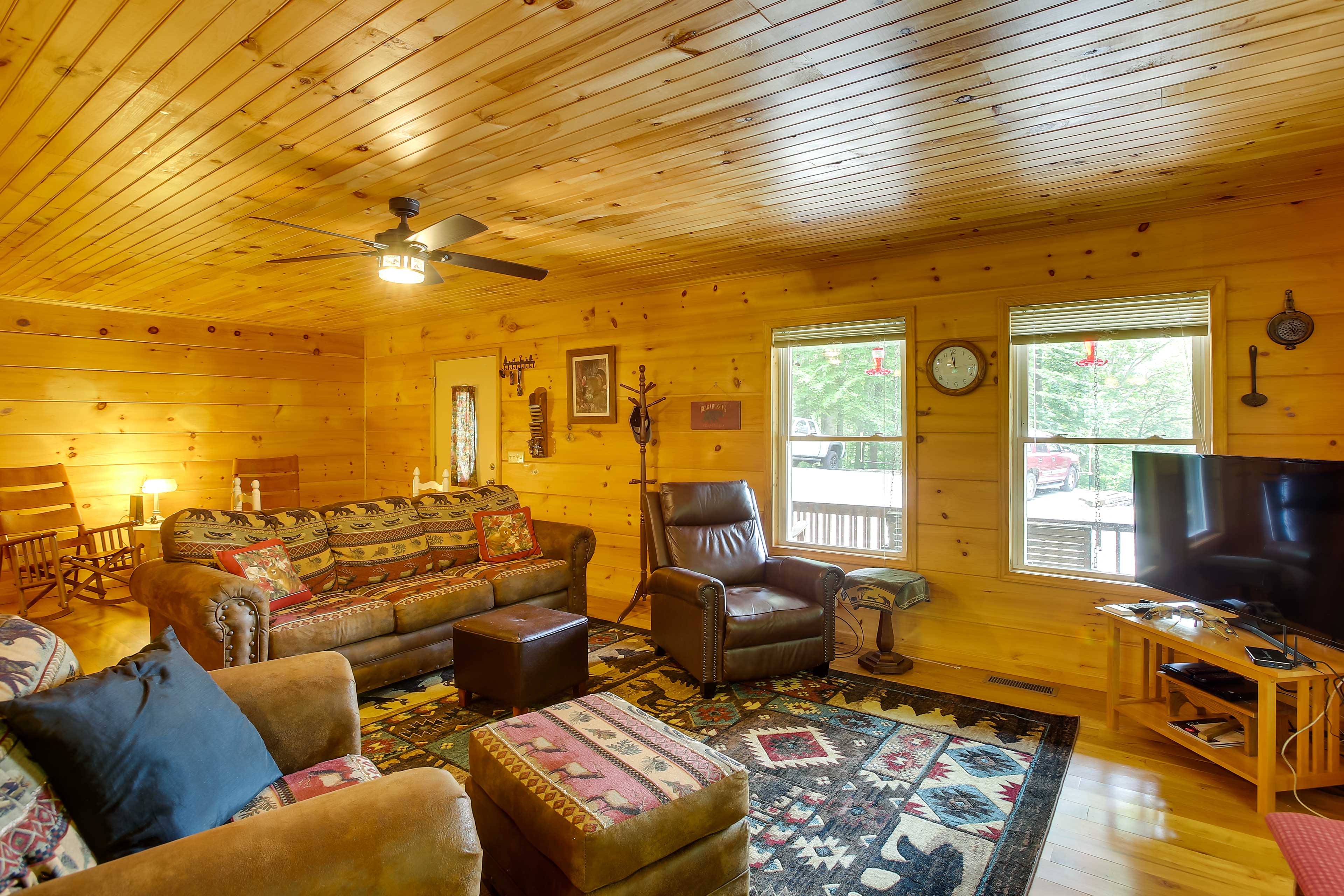 Property Image 2 - Pet-Friendly Byrdstown Cabin w/ Fire Pit & Porch!