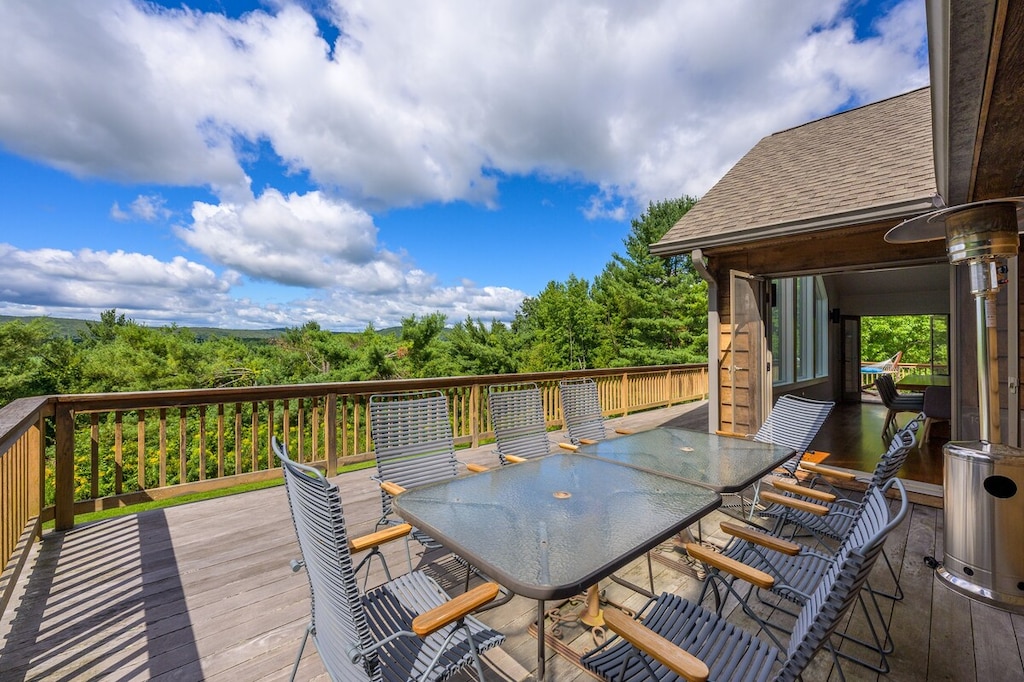 Dine alfresco with outstanding views of the Hudson Valley