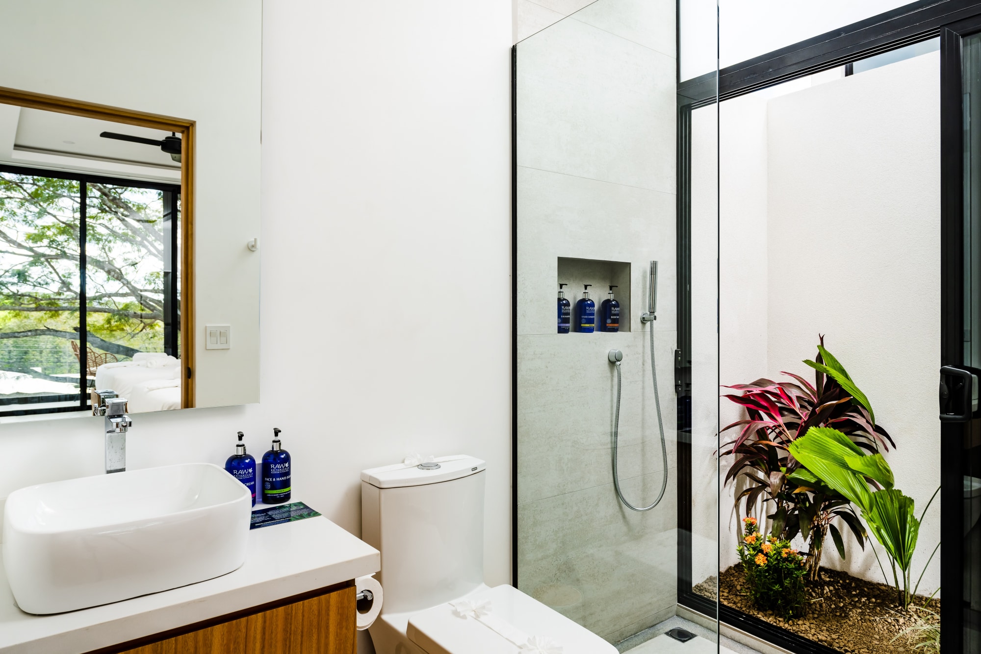 Modern Villa 2BR | 3BA | Beach Club | Private Pool Modern Villa 2BR | 3BA | Beach Club | Private Pool