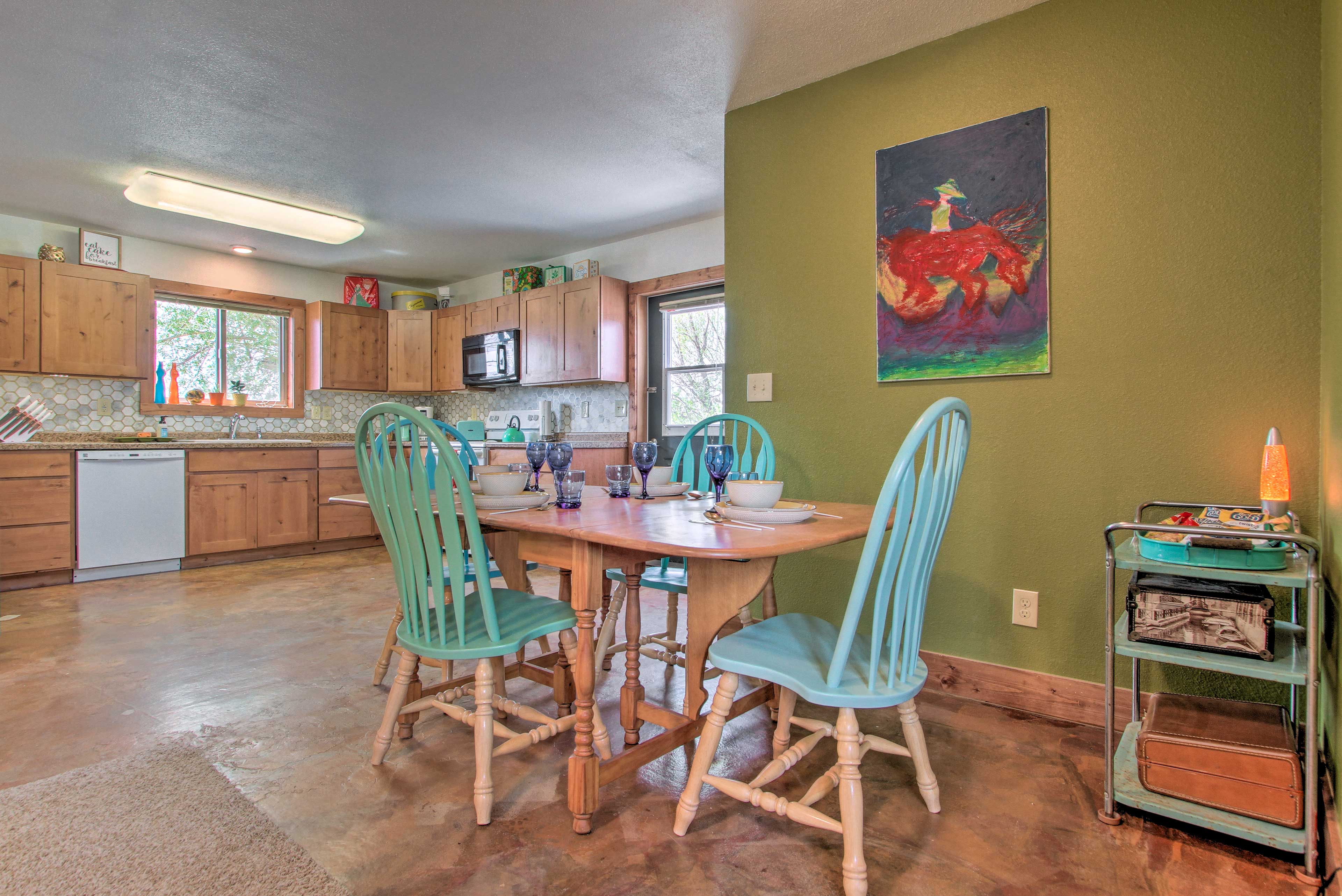 Property Image 2 - Chic Retro Retreat in Choteau: Walk to Dtwn!