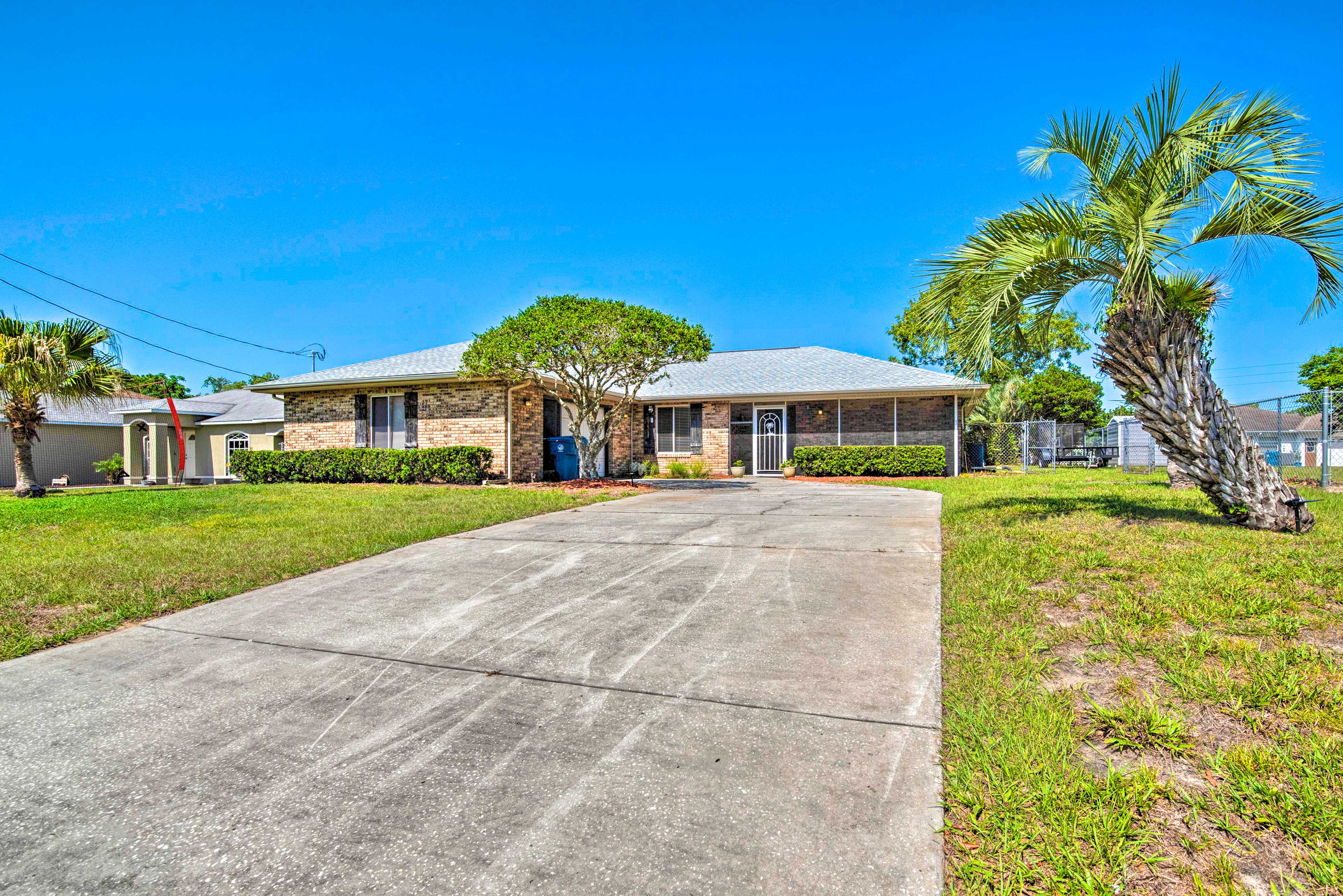 Property Image 2 - Spring Hill Bungalow w/ Heated Pool + Lanai!