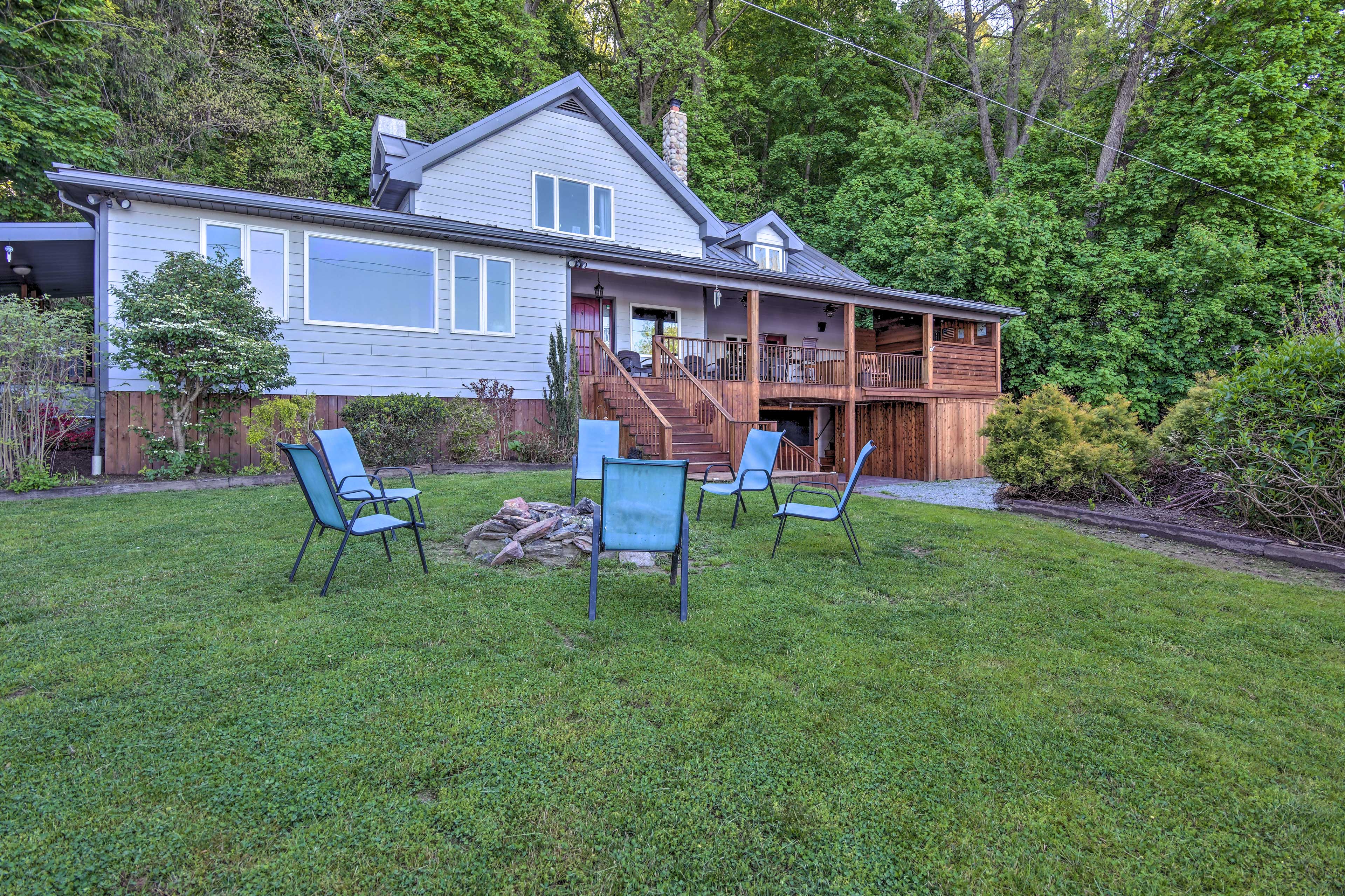 Property Image 2 - Spacious Pequea Retreat w/ Dock & Hot Tub!