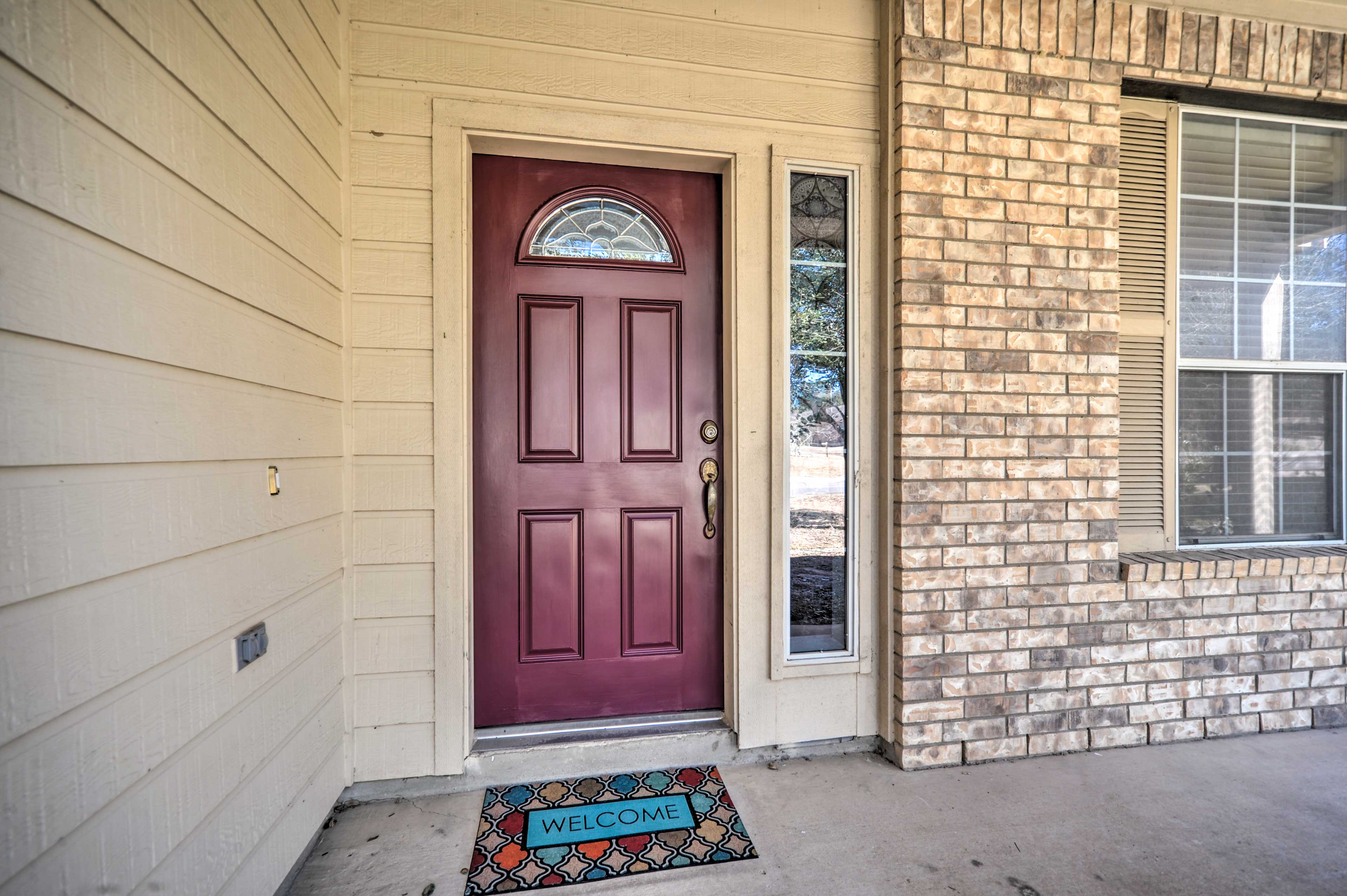 Centrally Located Kyle Home: Walk to Pool & Park!