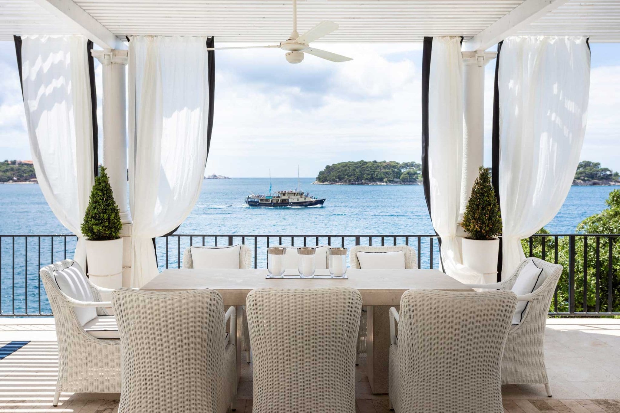 Elegant Lozica Villa | 4 Bedrooms | Villa Dubrovnik Palazio | Seafront Villa & Beautiful Infinity Pool | Dubrovnik