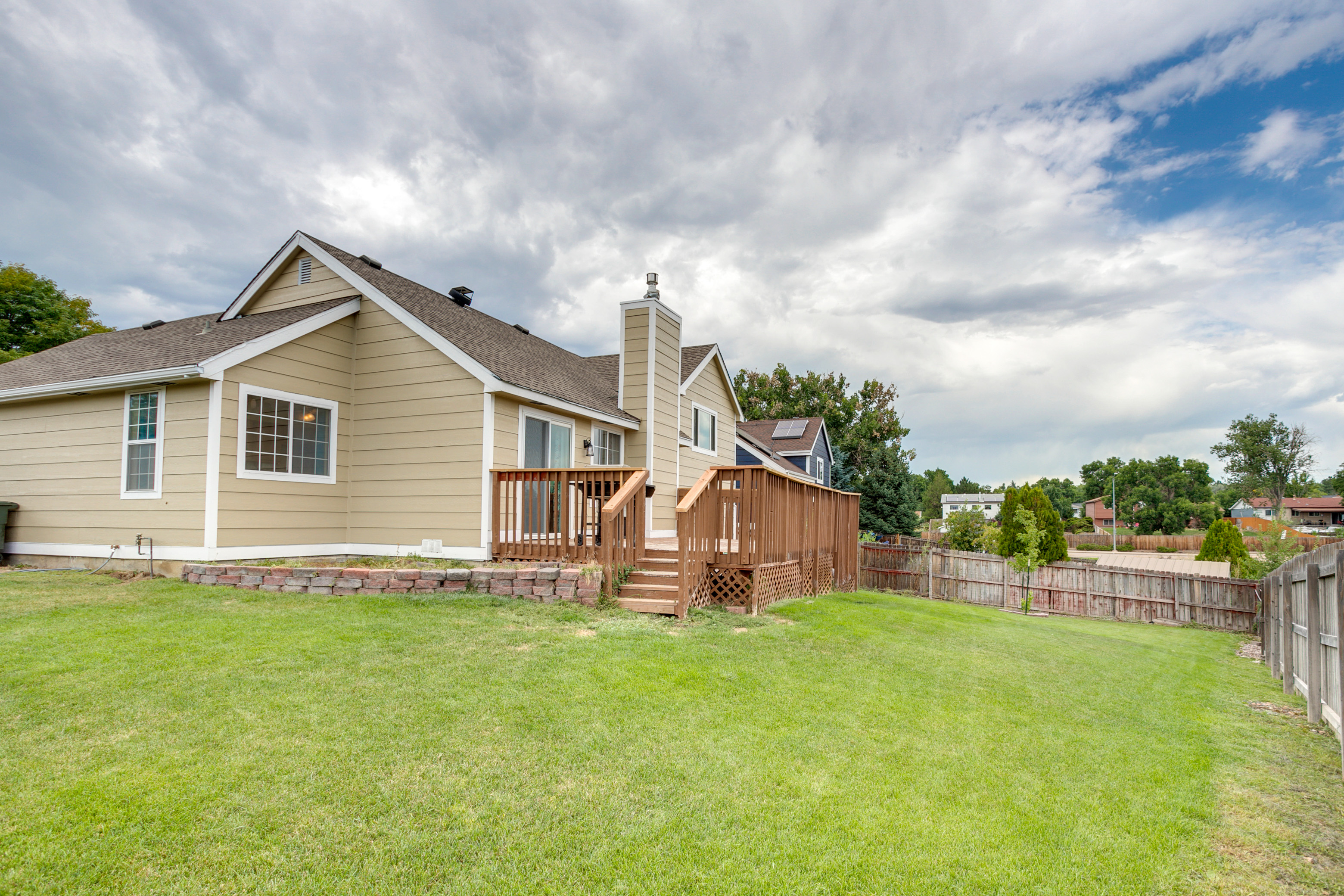 Grill, Fireplace & Fenced-In Yard: Thornton Home!