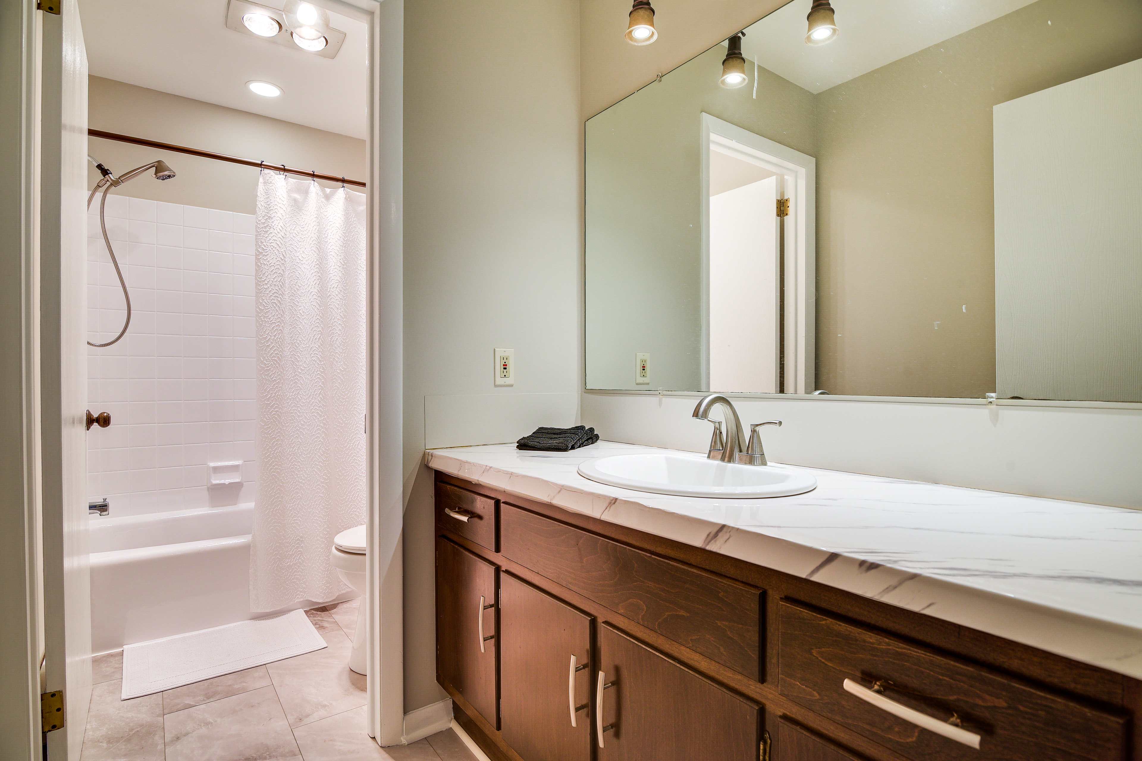 3 Mi to Downtown: Inviting Lancaster Home!