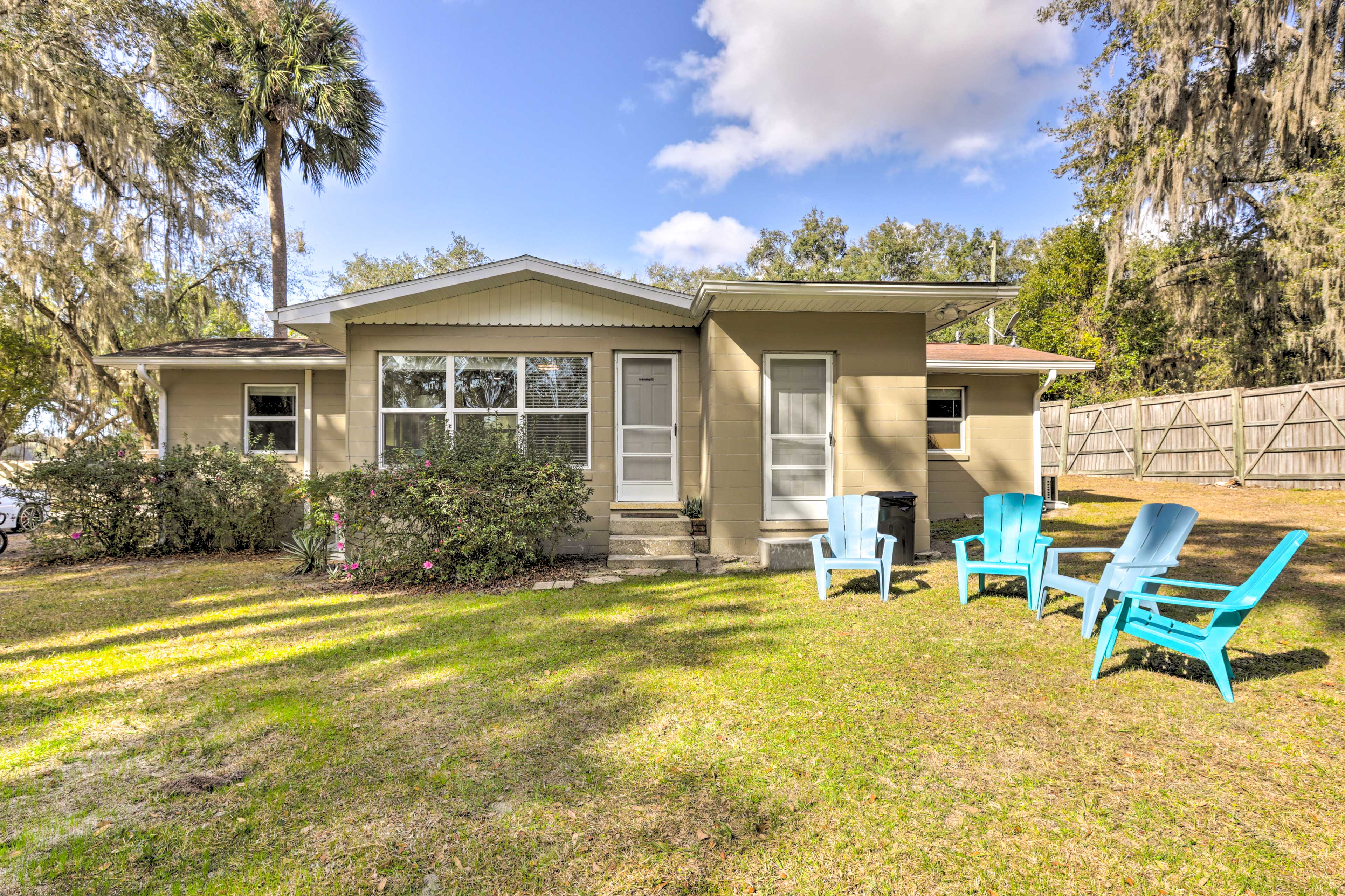 Property Image 1 - Stunning Florida Getaway < 1 Mi to Lake Weir!