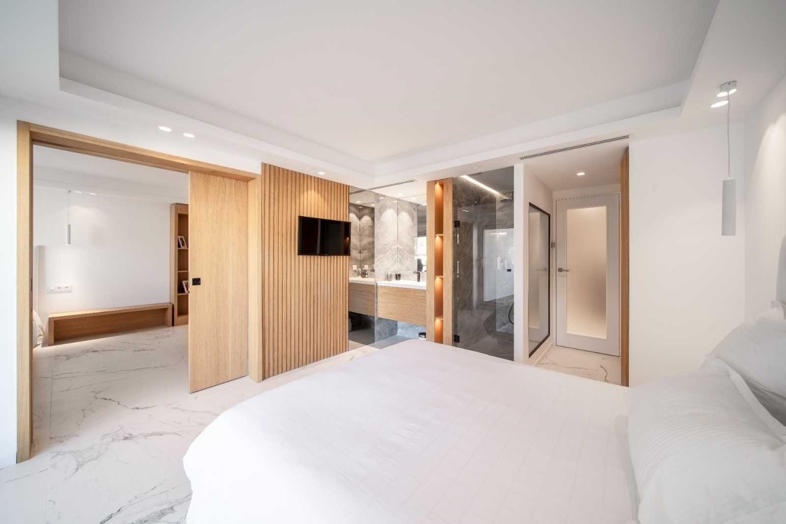 Exclusive Cannes Getaway: Elegant Apartment with Panoramic Terrace
