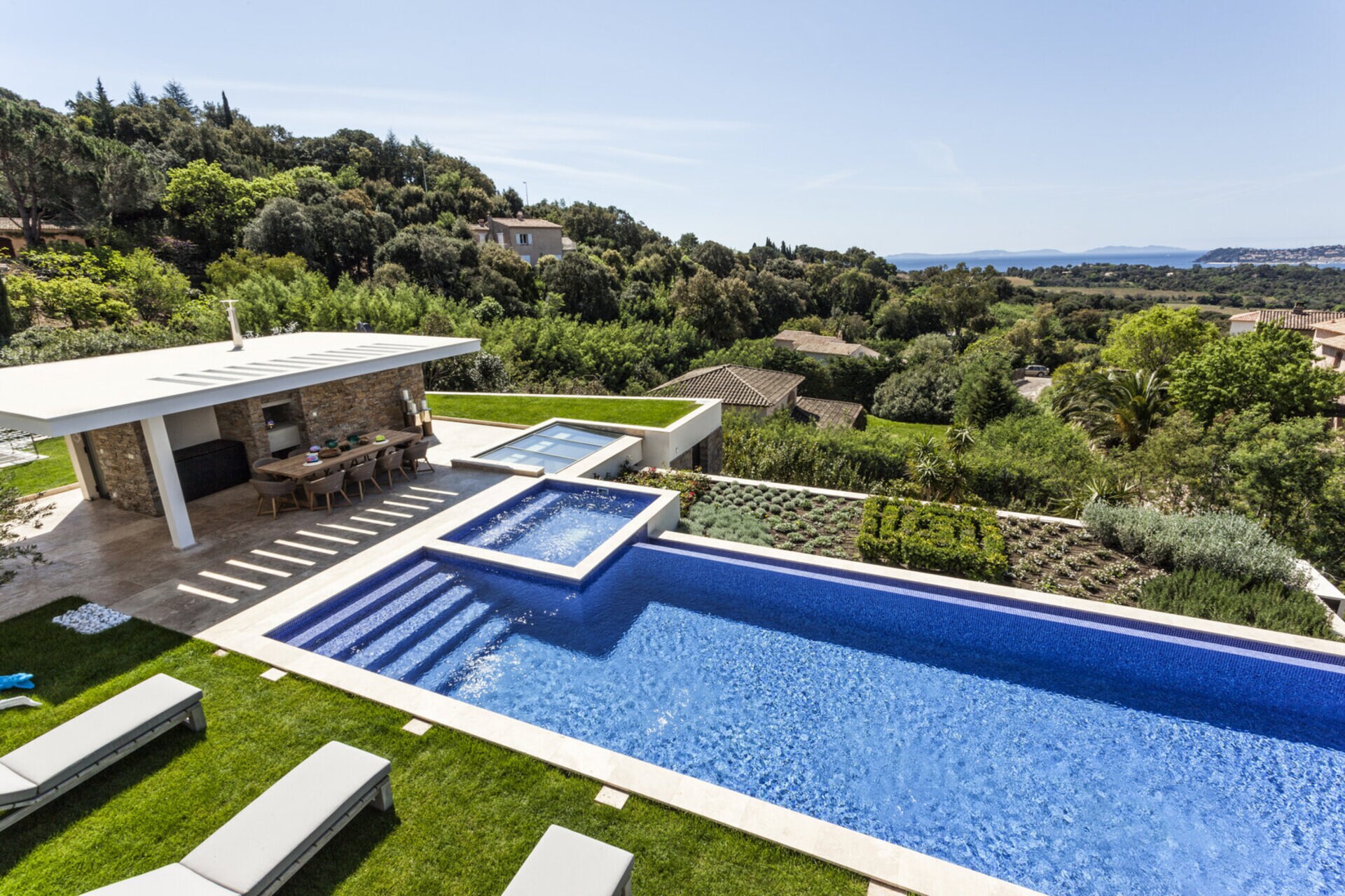 Property Image 1 - Seaside Bliss: Villa Colibri’s Luxe Escape