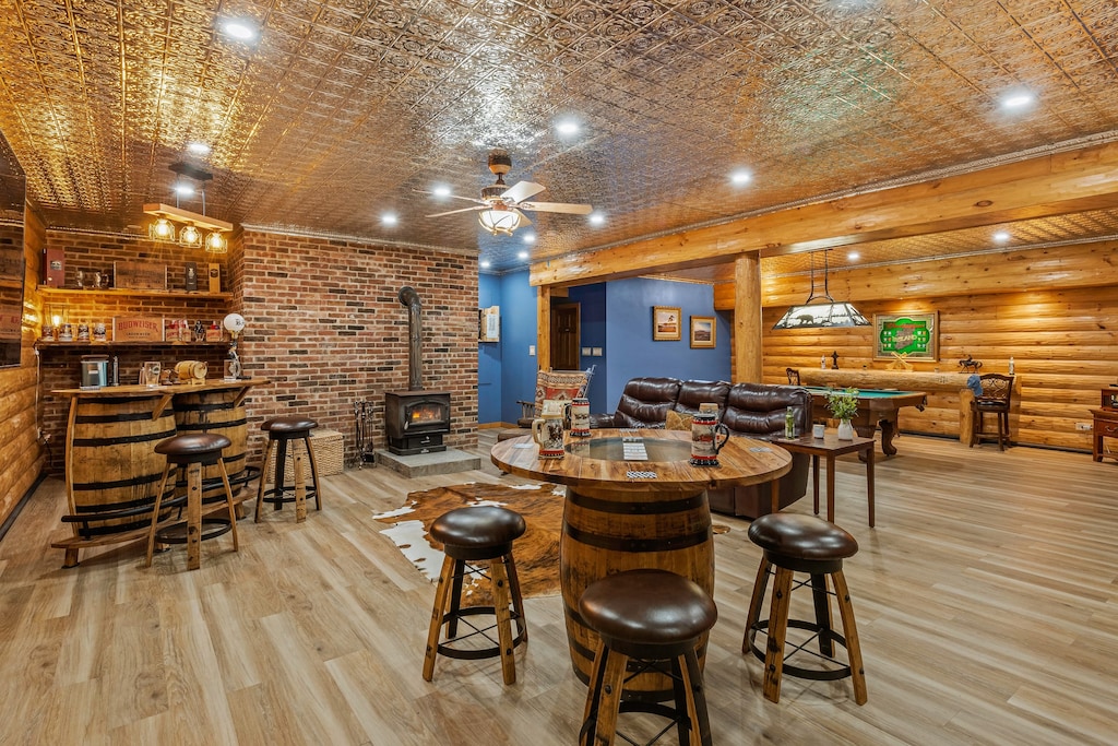 Spacious room for entertaining.