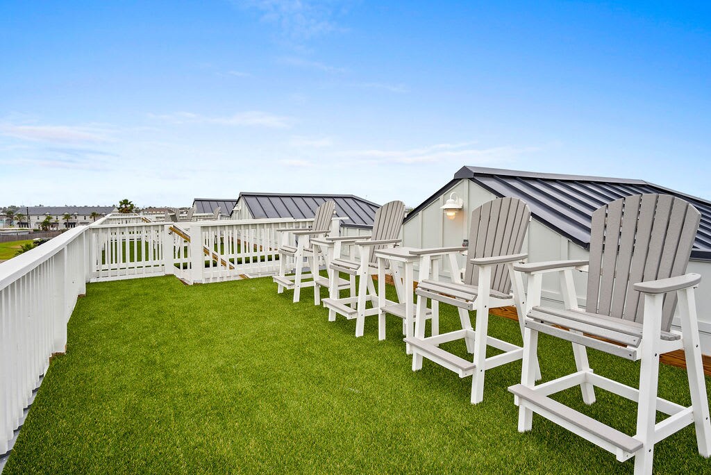 Rooftop deck with views of downtown Port A!