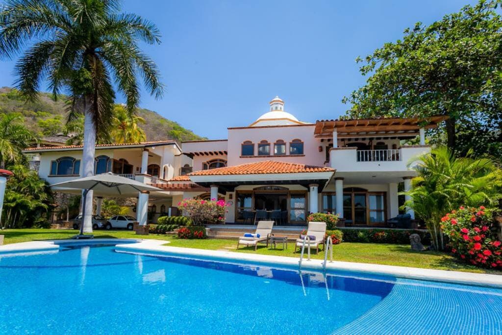 Property Image 1 - Pichilingue Jewel: Pool & Jacuzzi Villa