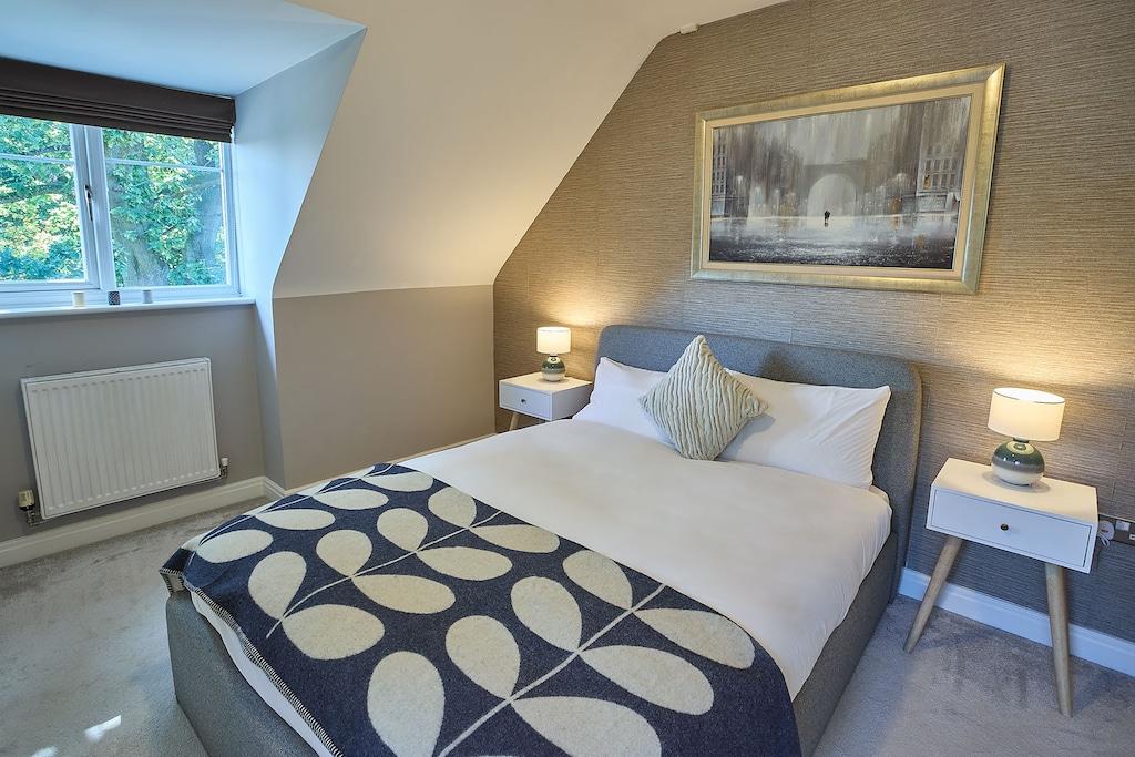 Danford Court, Solihull - Host & Stay