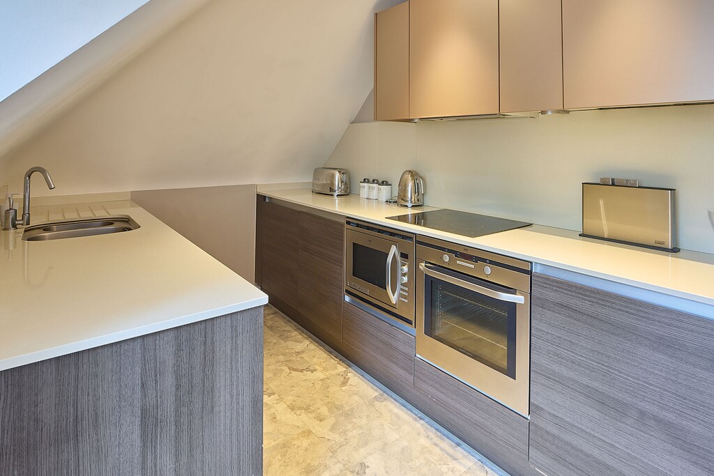 Danford Court, Solihull - Host & Stay