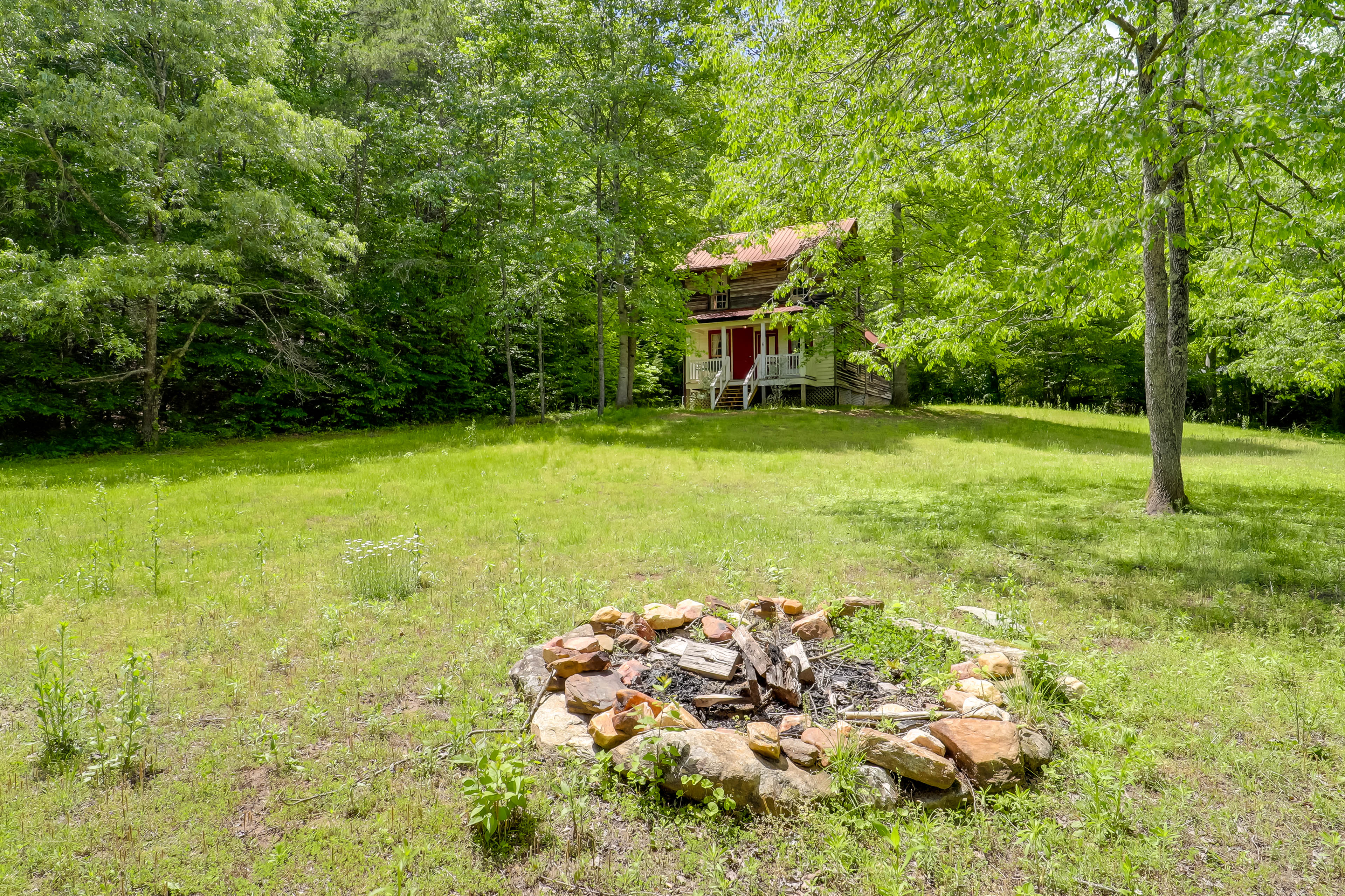 Property Image 2 - Quiet Marion Retreat w/ Private Hot Tub & Fire Pit