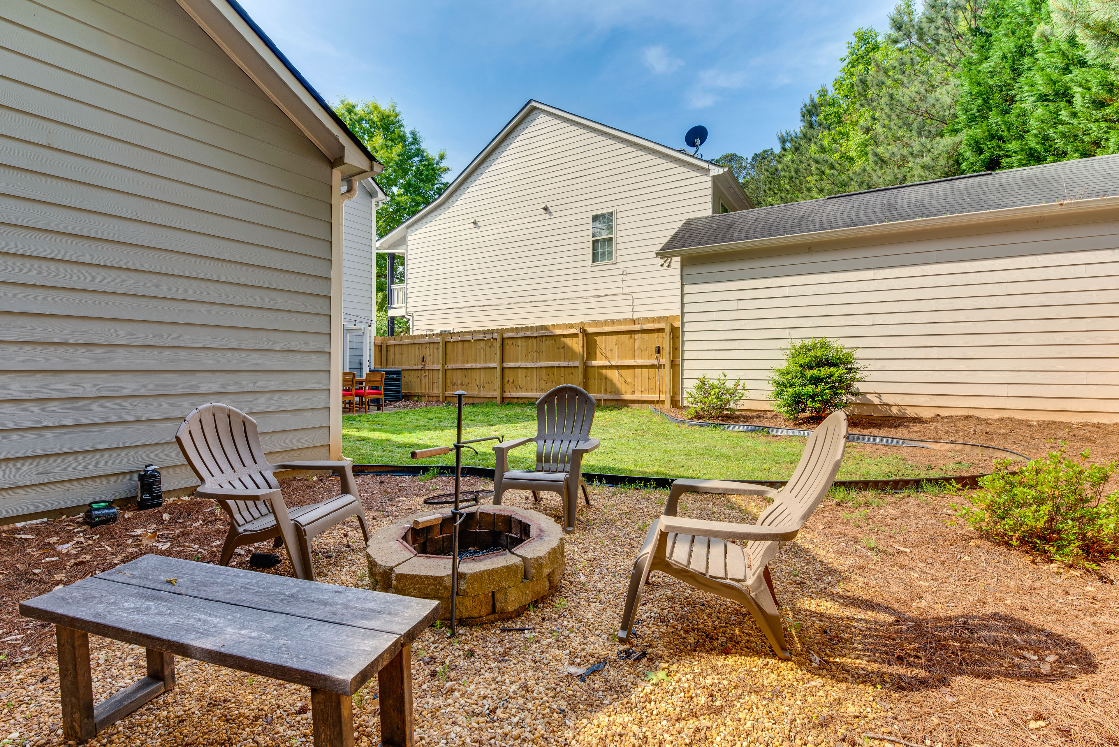 Canton Home w/ Fenced Yard: 6 Mi to Lake Allatoona