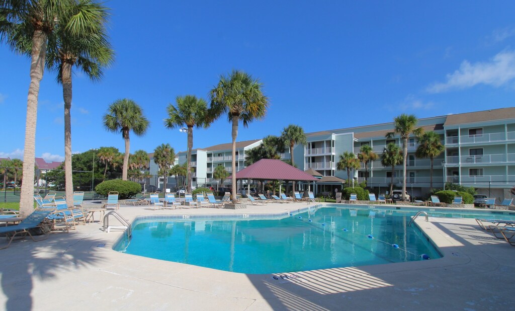 Marsh-Nest- Community Pool