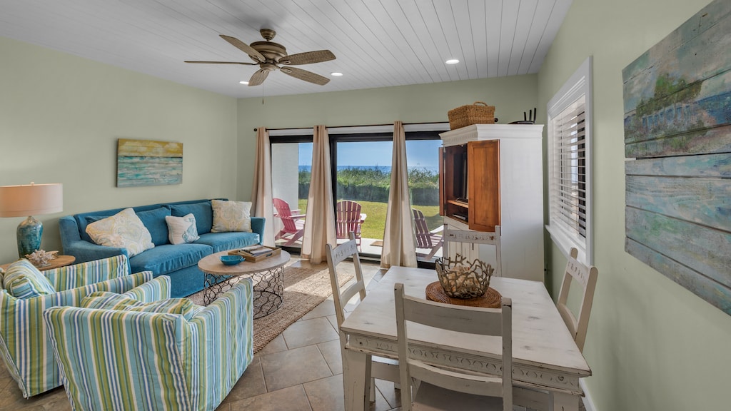 Palms C5 Living Area