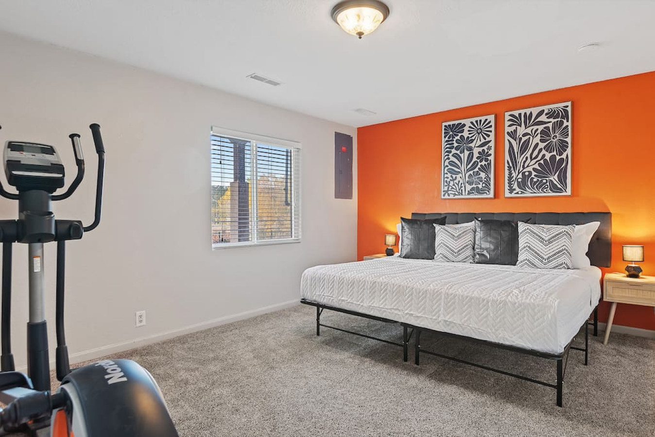 Modern Home-Garage-Scenic Patio