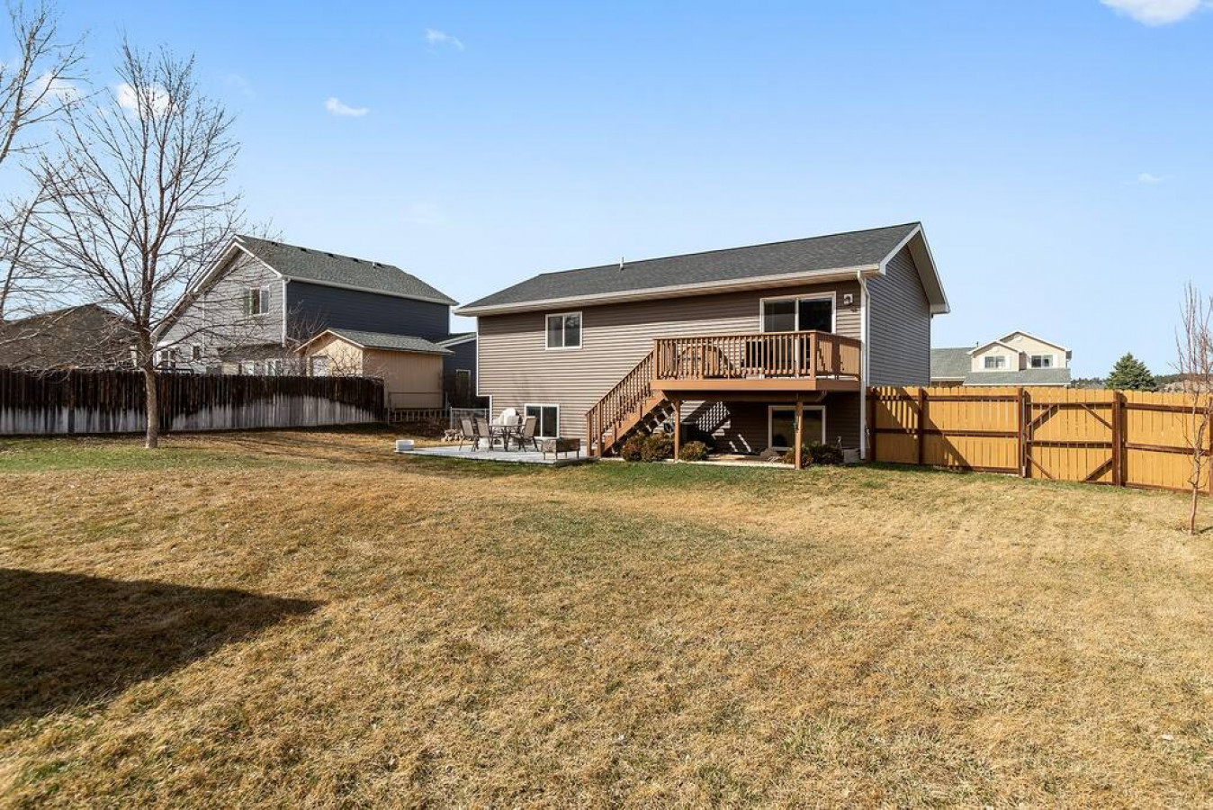 Stylish 5 BR- LG Fenced Backyard and Playground