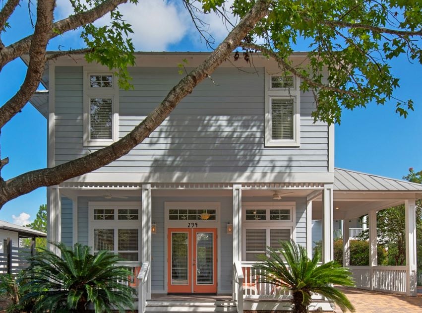 Mermaids&#39; Rest Front of House View